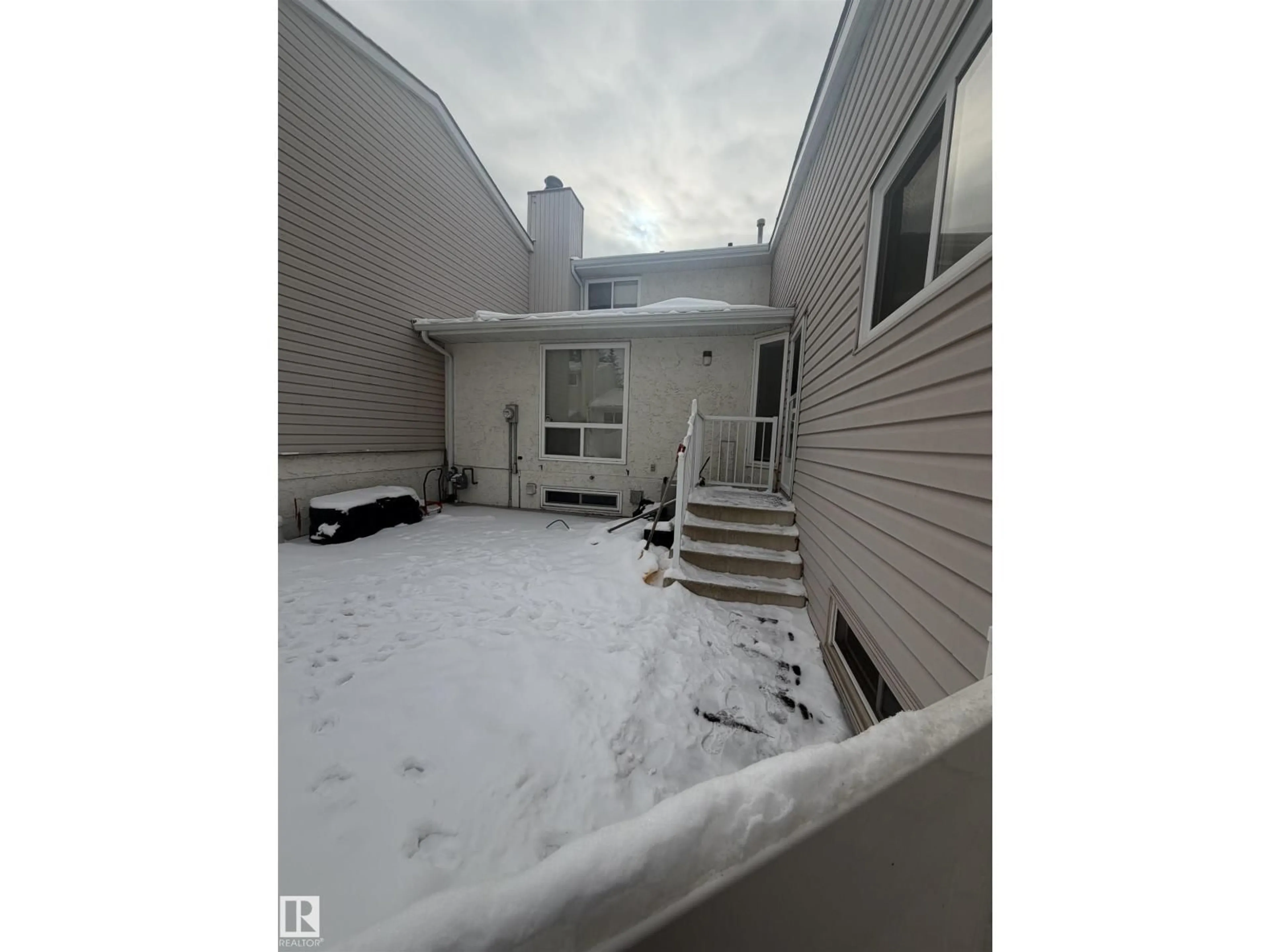 Unknown for 33 14569 121 ST NW, Edmonton Alberta T5X2S2