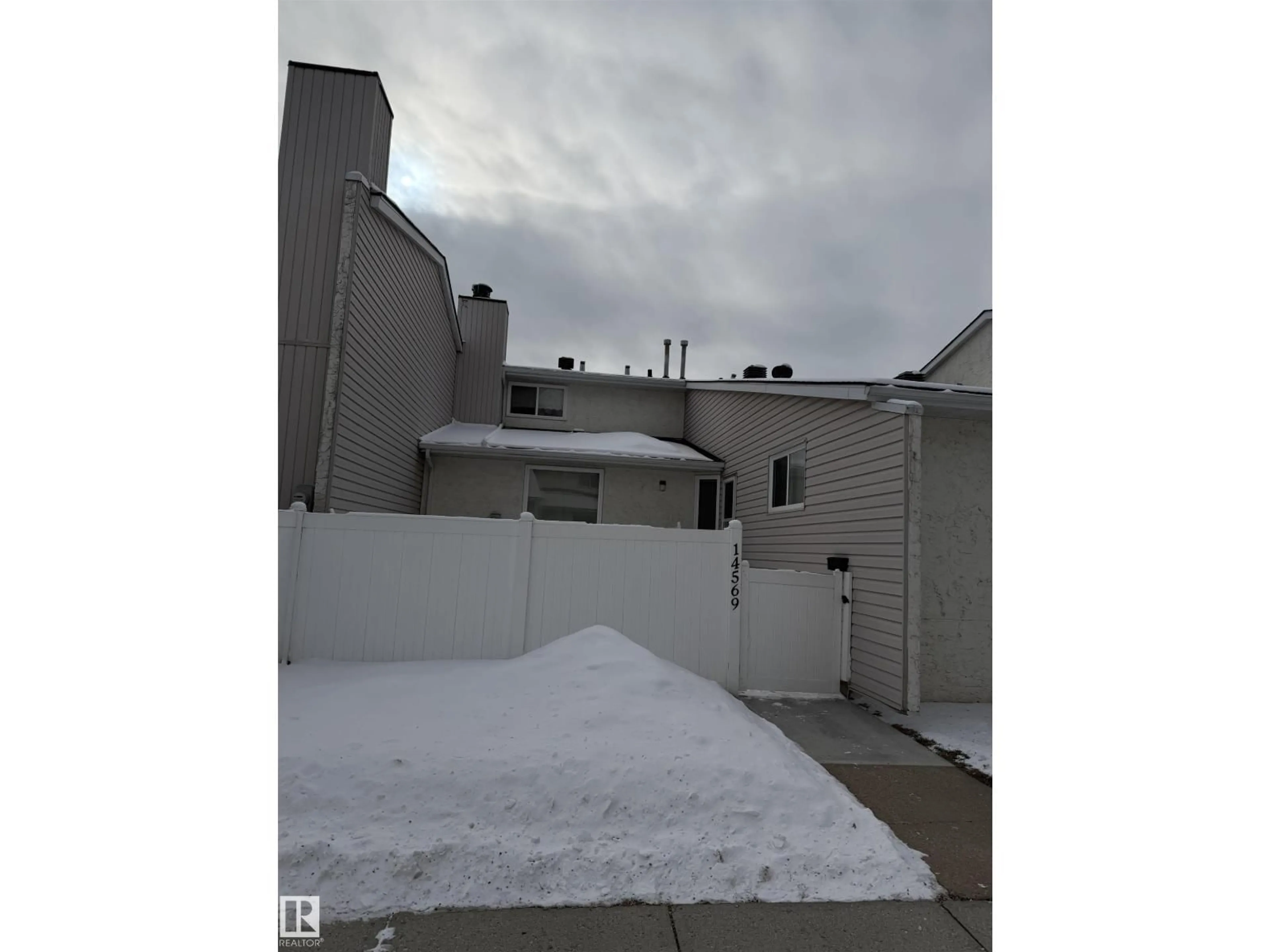 Unknown for 33 14569 121 ST NW, Edmonton Alberta T5X2S2