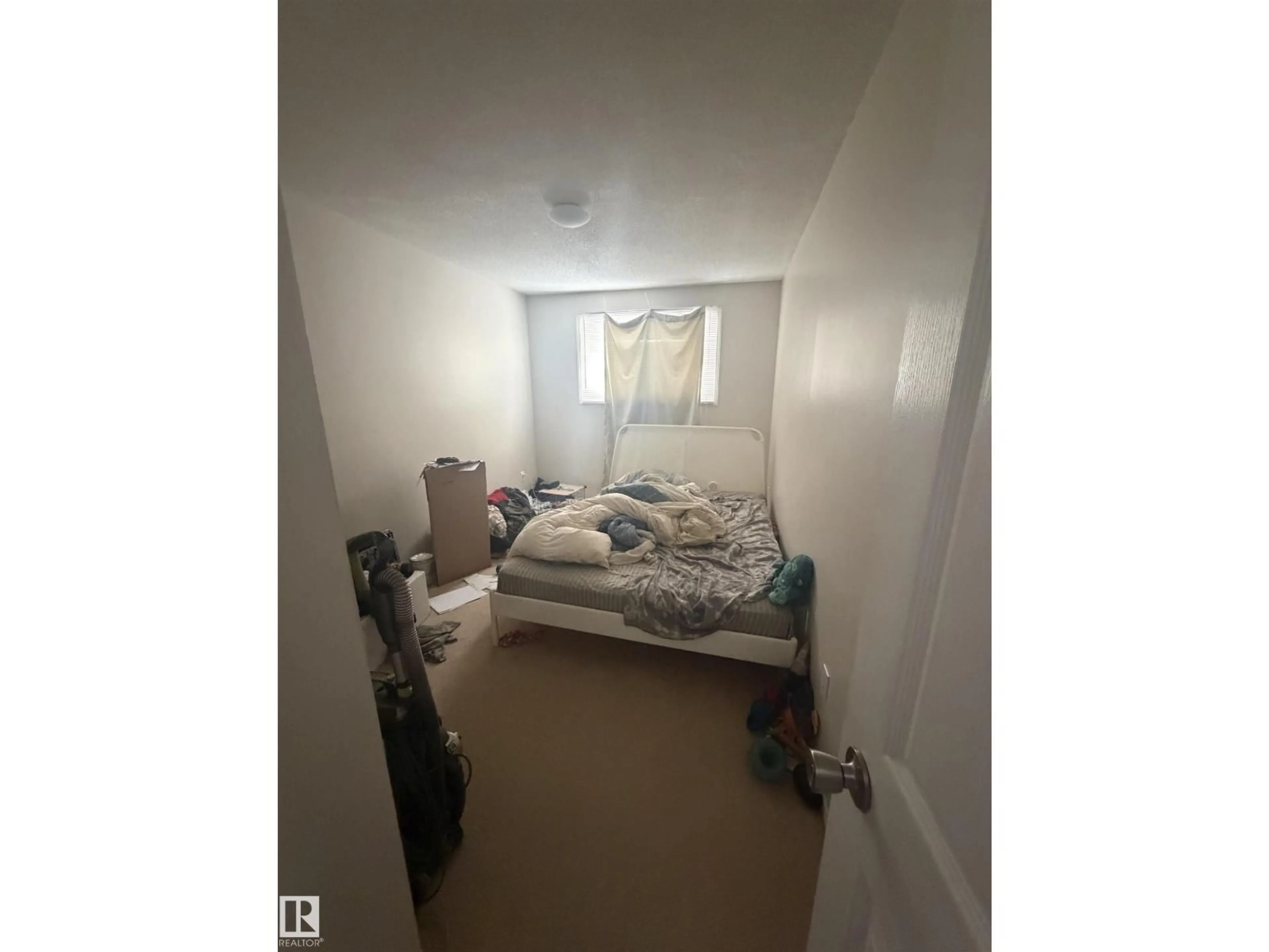 A pic of a room for 33 14569 121 ST NW, Edmonton Alberta T5X2S2