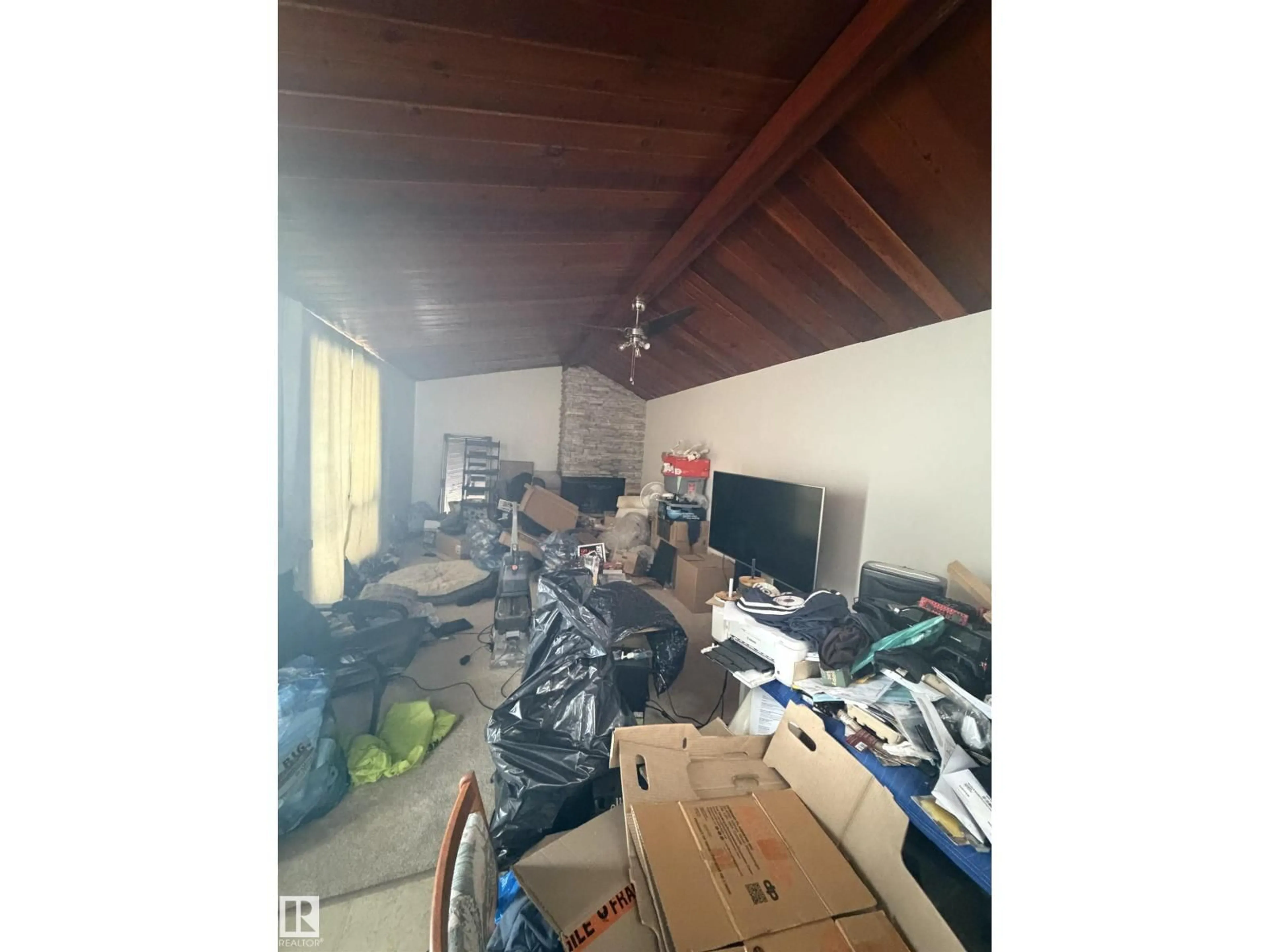 A pic of a room for 33 14569 121 ST NW, Edmonton Alberta T5X2S2