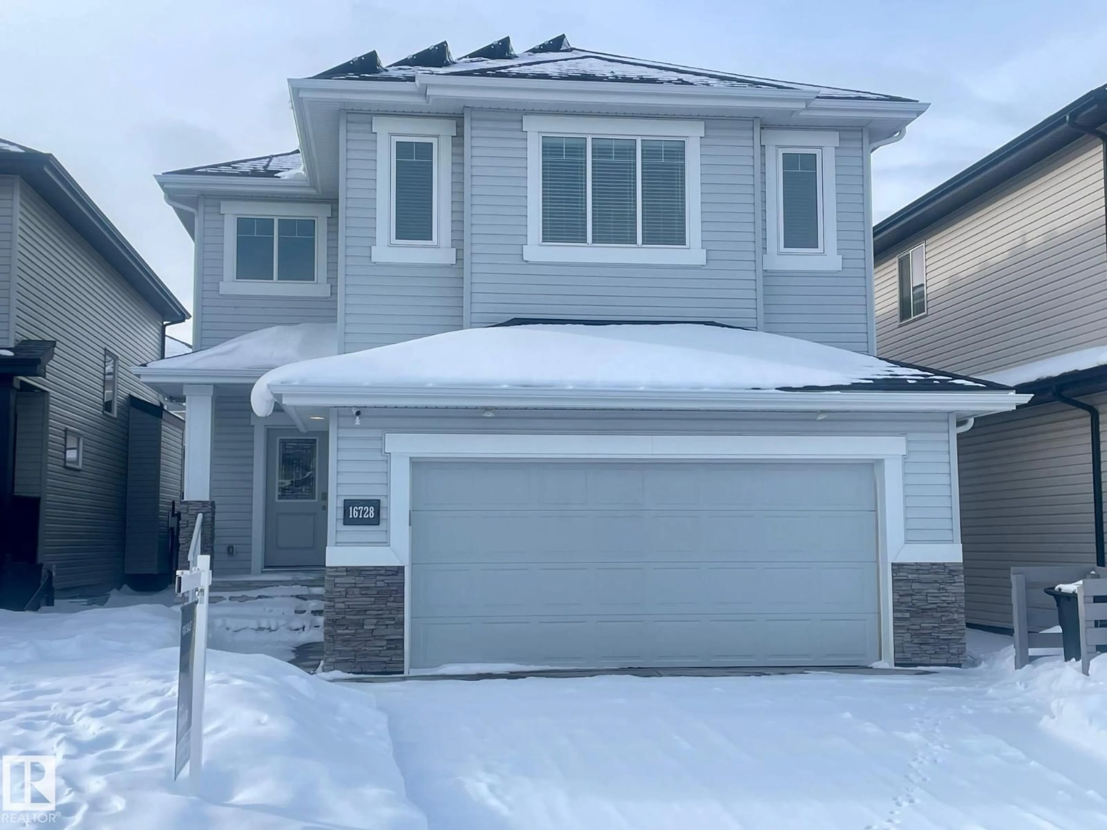 Home with vinyl exterior material, street for NW - 16728 60 ST, Edmonton Alberta T5Y0W6