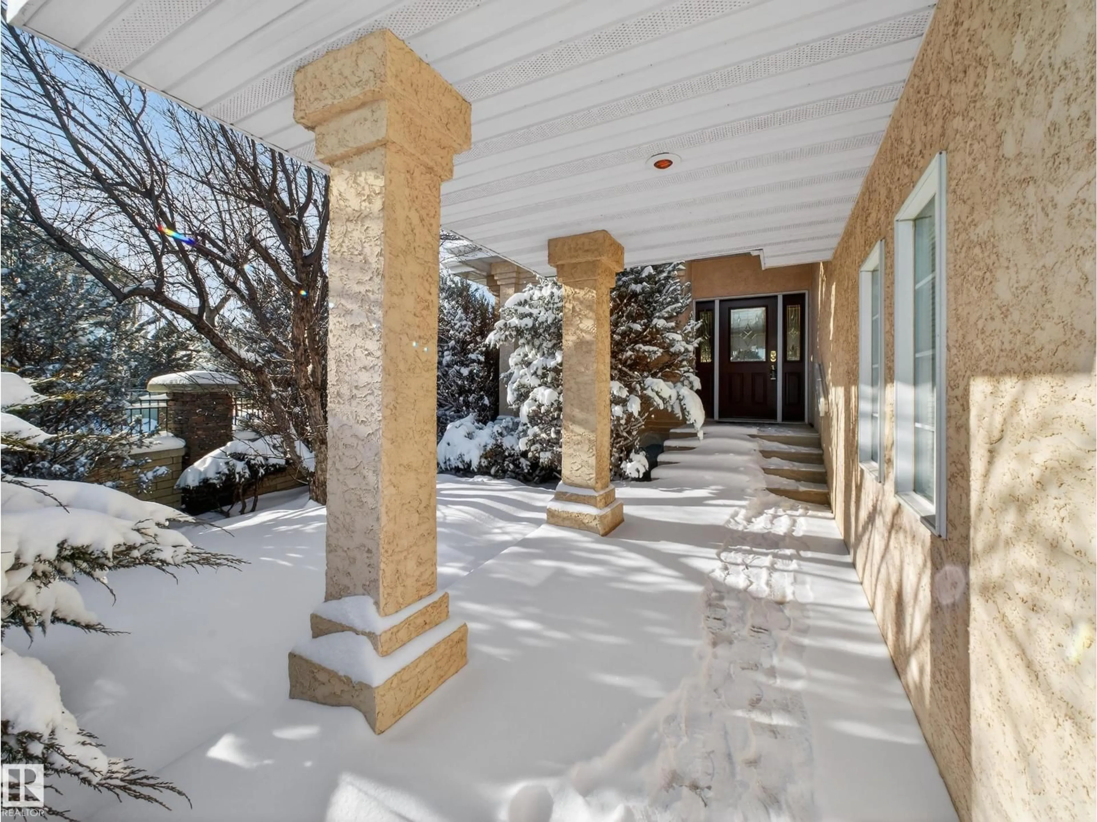 Indoor foyer for 403 TWIN BROOKS CR, Edmonton Alberta T6K0J4