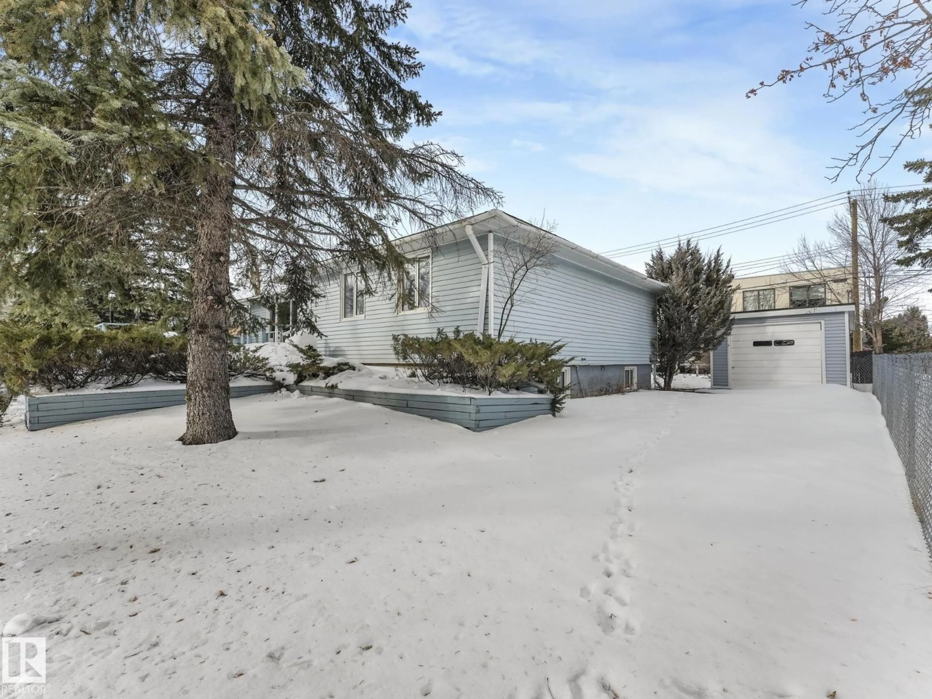 A pic from outside/outdoor area/front of a property/back of a property/a pic from drone, street for 5020 48 AV, Leduc Alberta T9E6W1