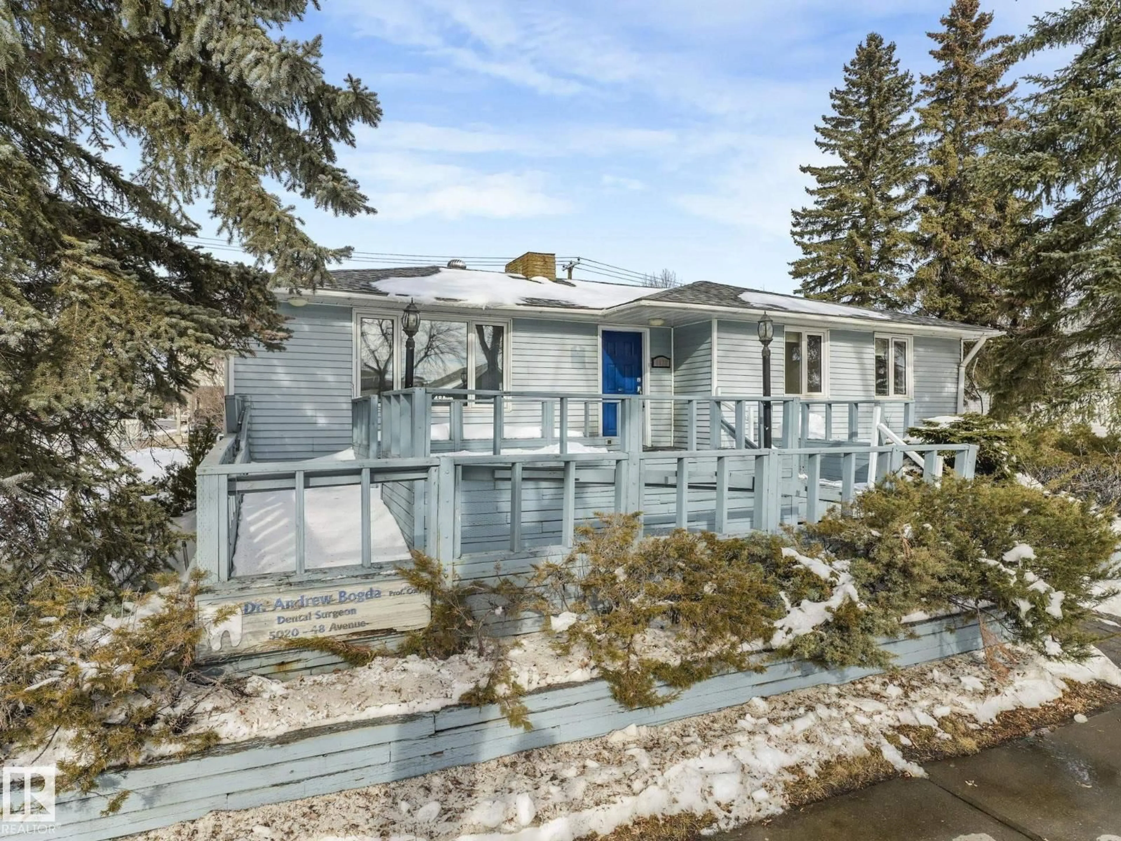 Home with vinyl exterior material, street for 5020 48 AV, Leduc Alberta T9E6W1