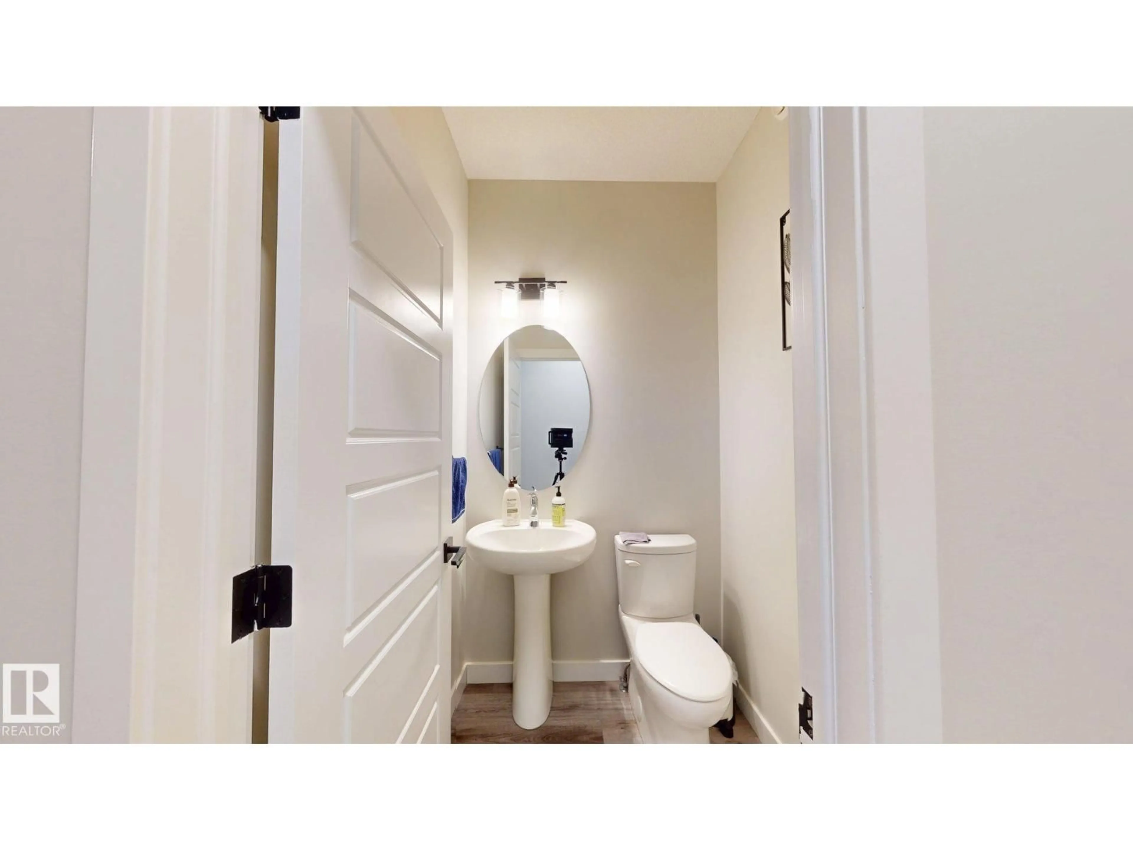 Standard bathroom, ceramic/tile floor for SW - 2221 158A ST, Edmonton Alberta T6W4L1