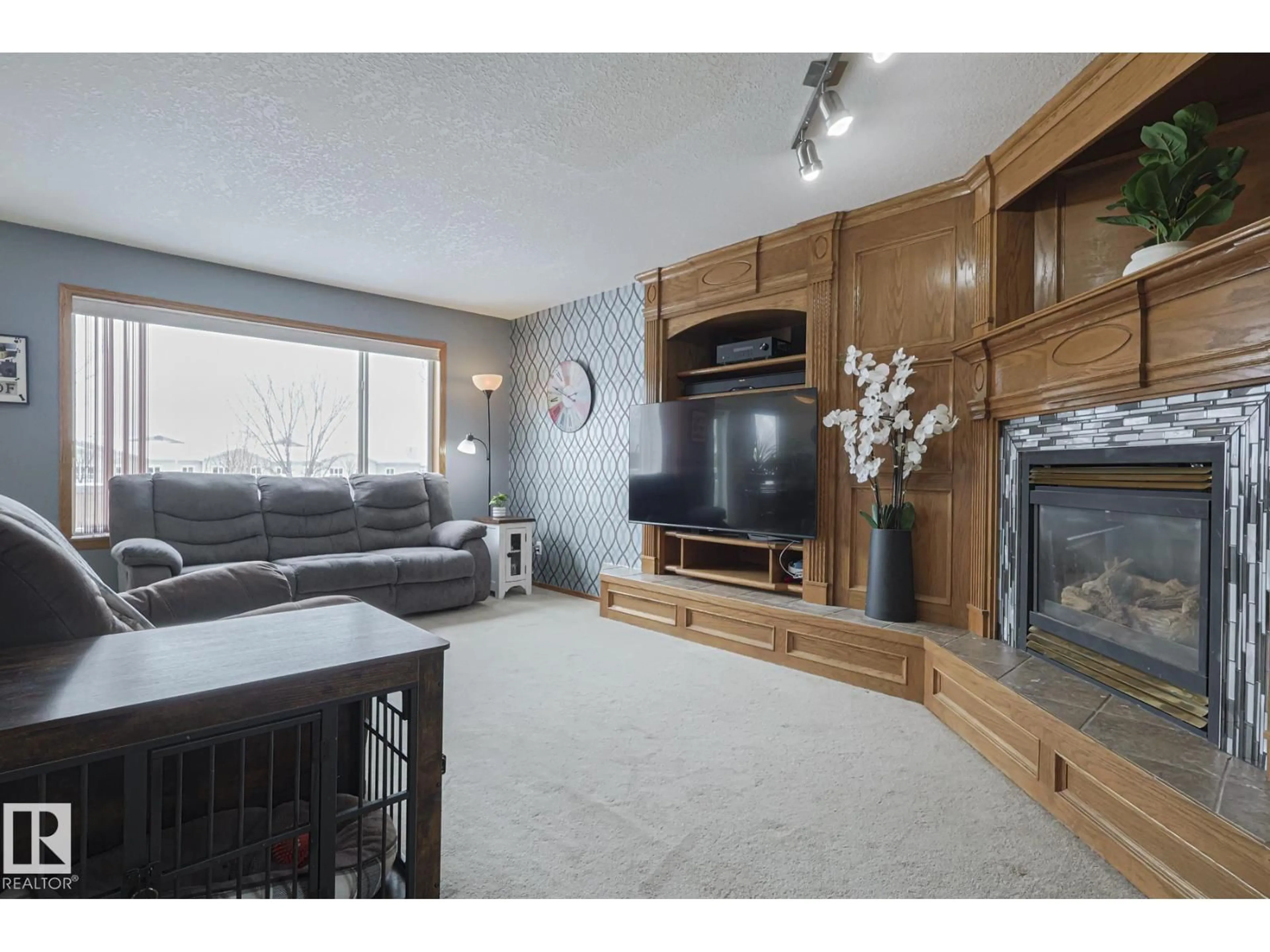Living room with furniture, wood/laminate floor for 138 CHANCERY WY, Sherwood Park Alberta T8H1Z4