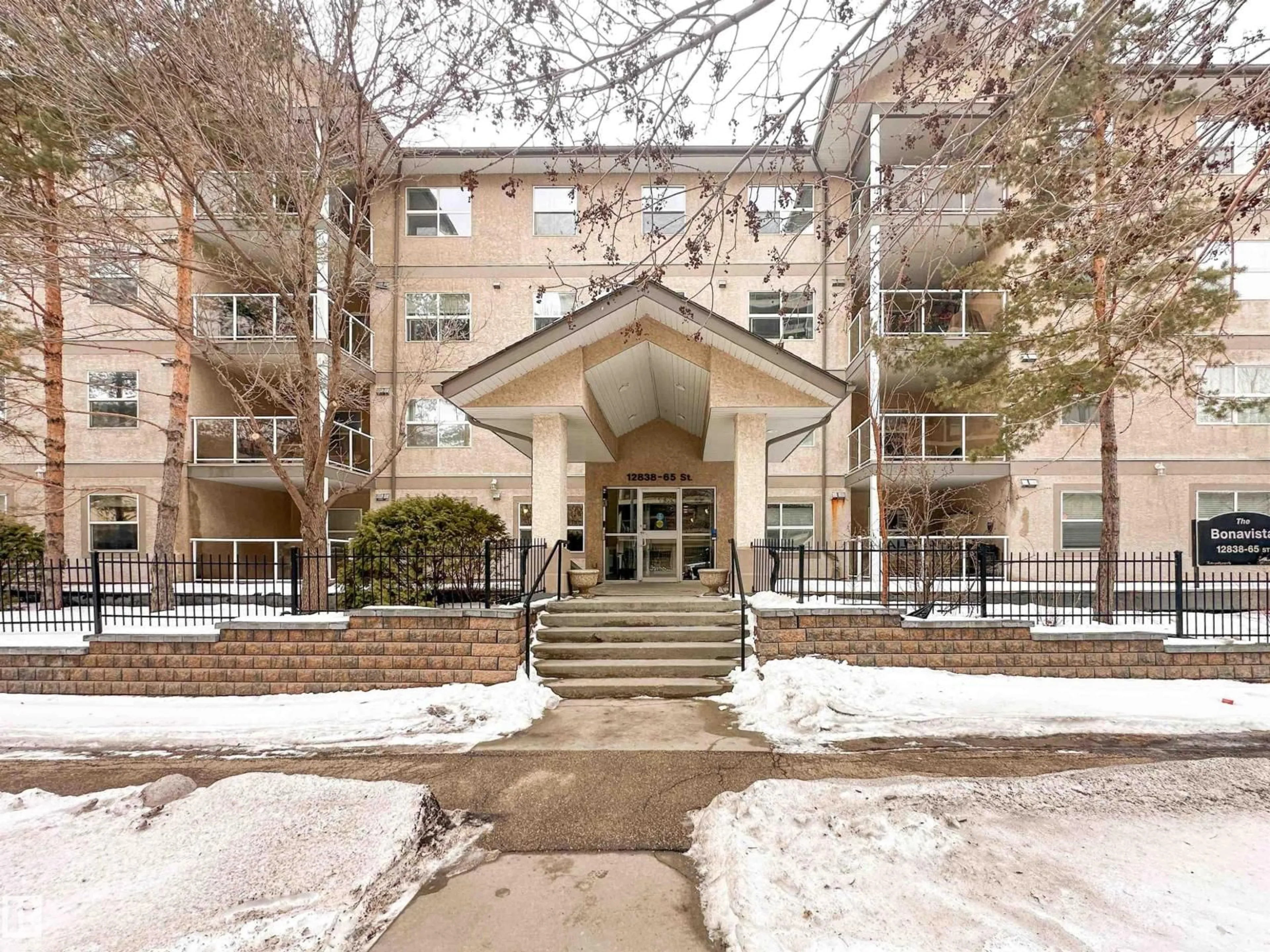 Indoor foyer for #320 - 12838 65 ST, Edmonton Alberta T5A5H3