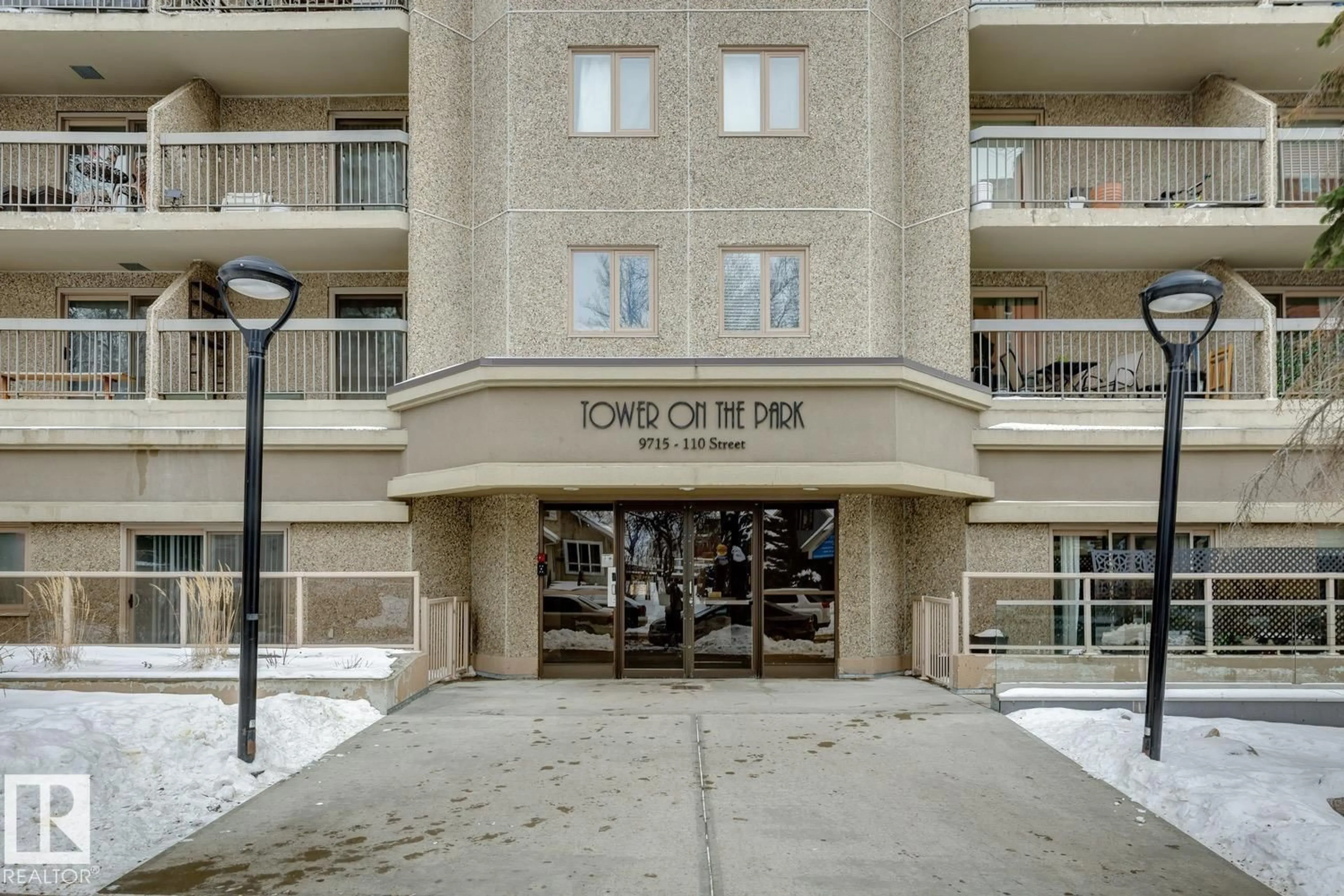 Indoor foyer for 404 - 9715 110 ST, Edmonton Alberta T5K2M1