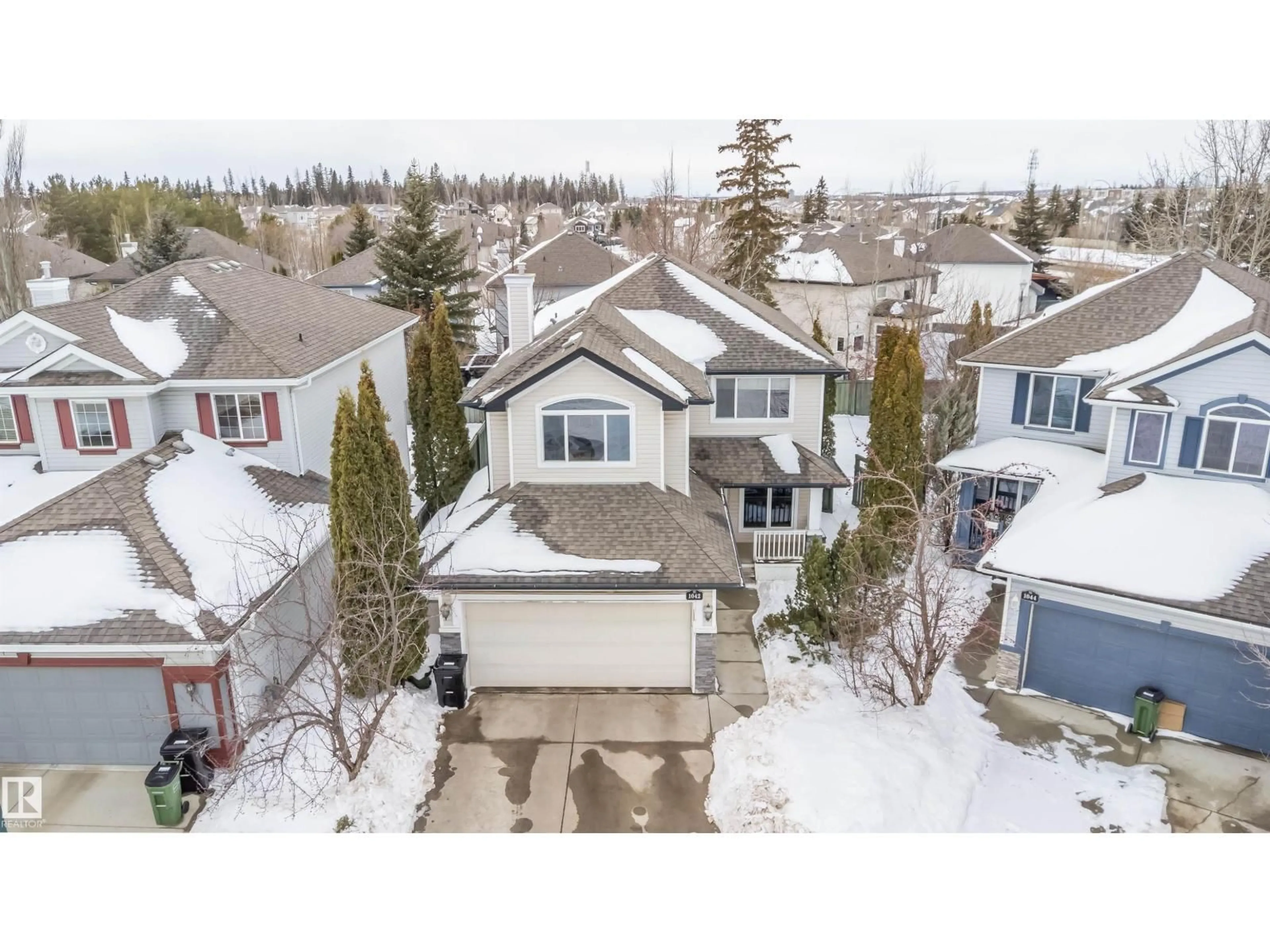 A pic from outside/outdoor area/front of a property/back of a property/a pic from drone, street for 1042 RUTHERFORD PL, Edmonton Alberta T6W1J5