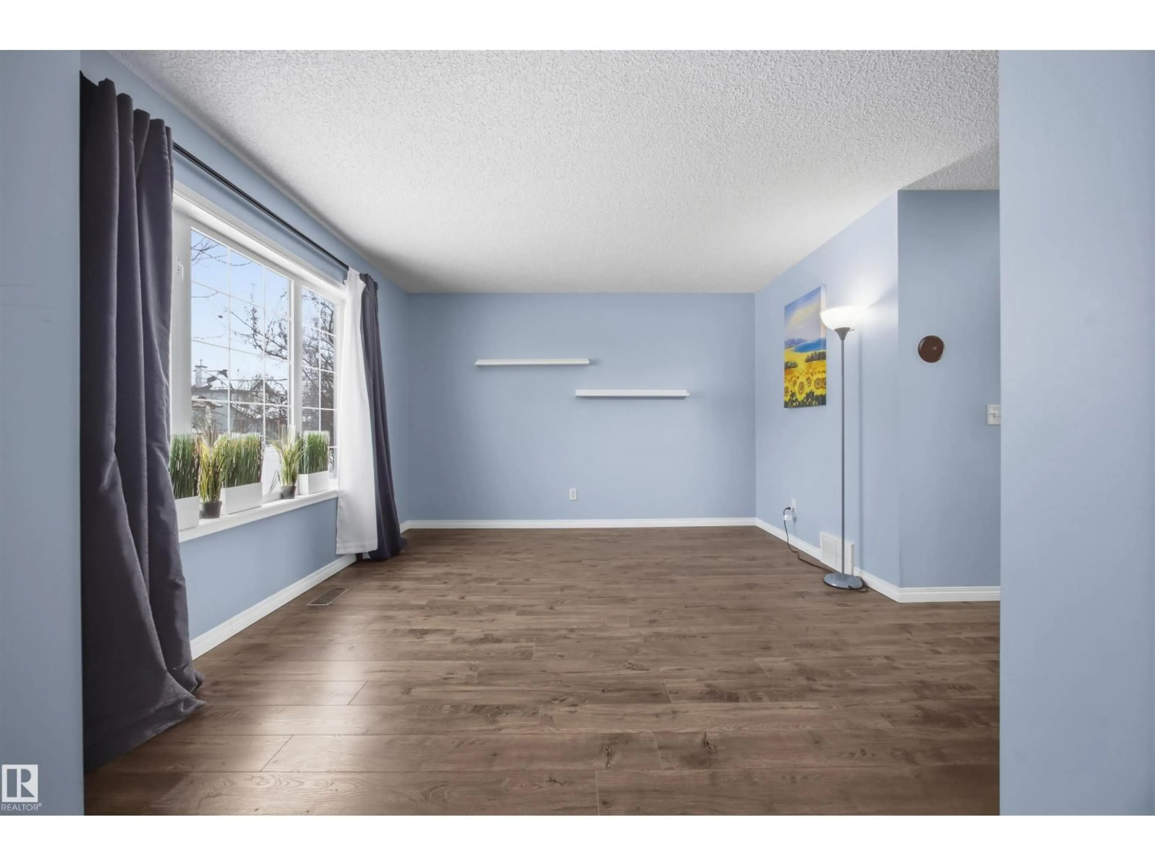 A pic of a room for 2103 36 AV NW, Edmonton Alberta T6T1S3