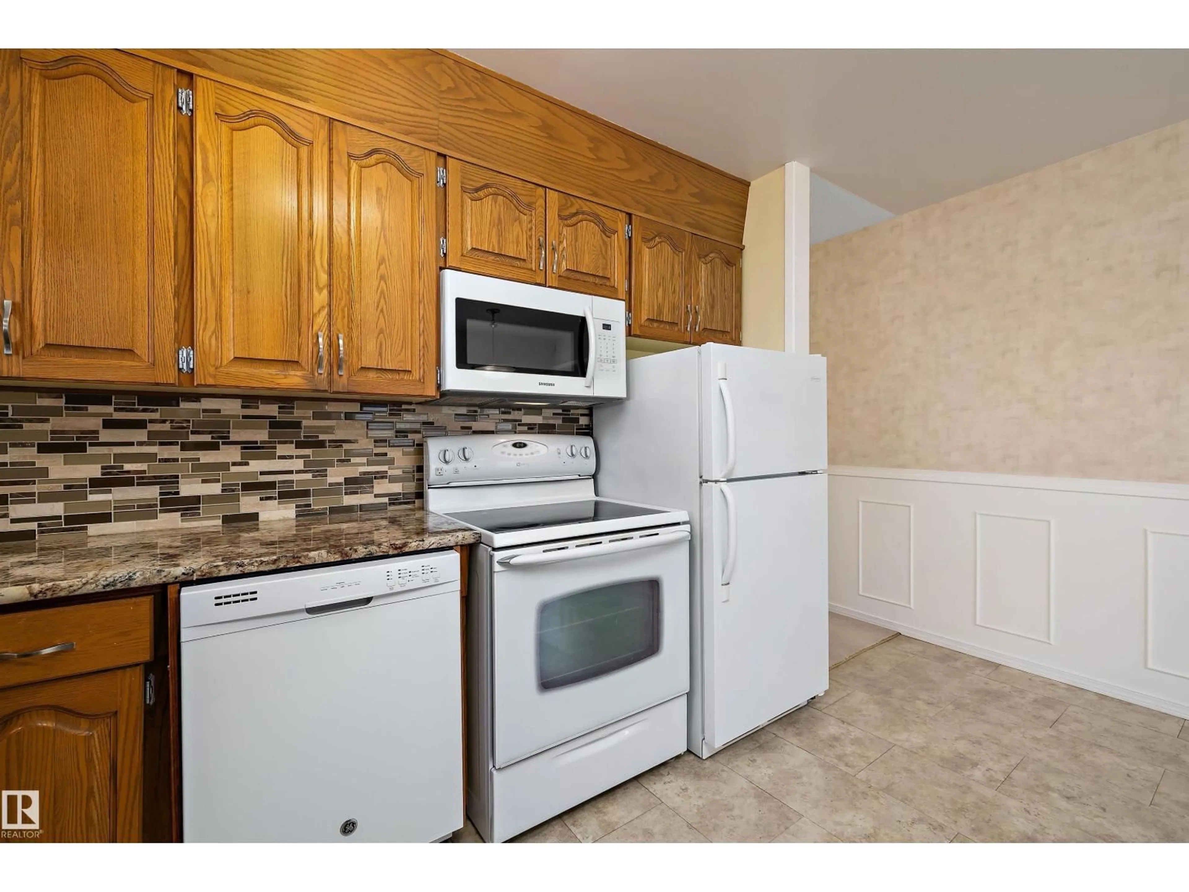 Standard kitchen, unknown for NW - 13536 66 ST, Edmonton Alberta T5C0B6
