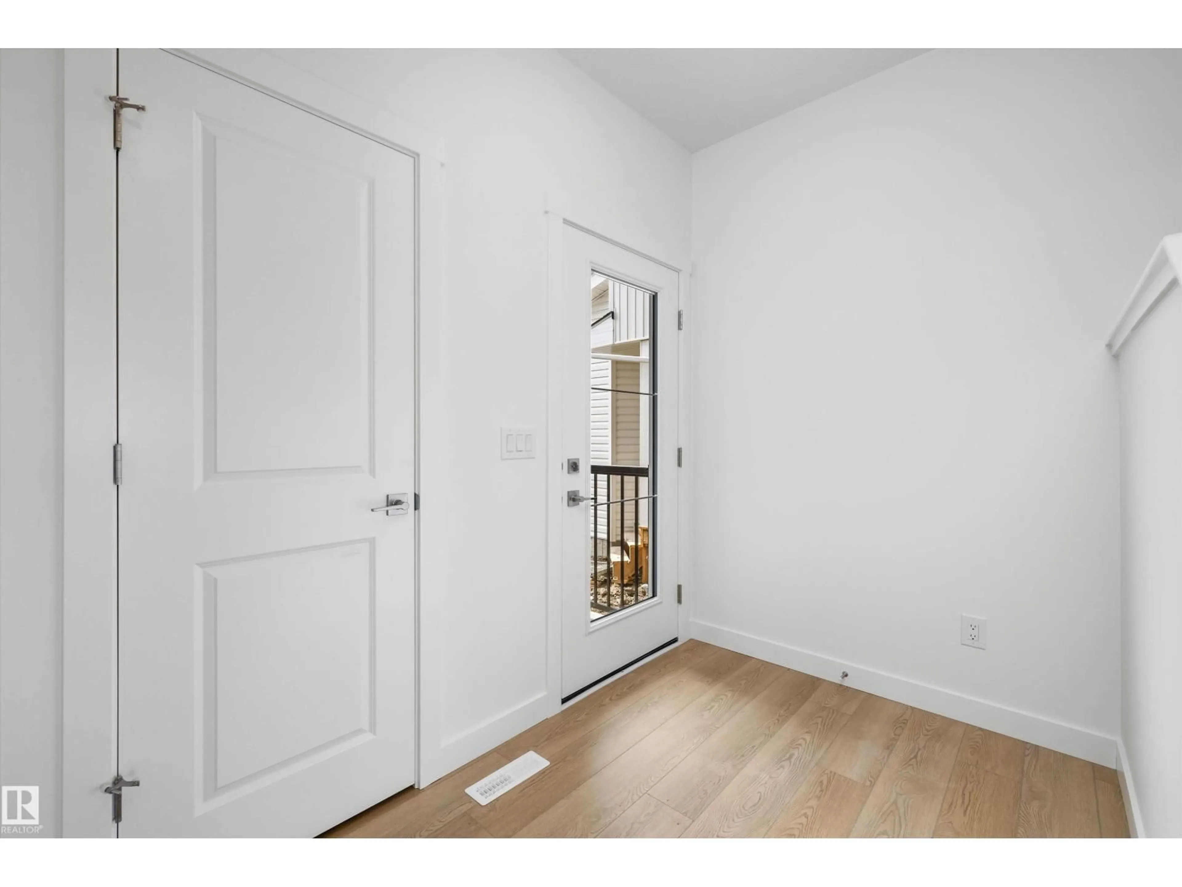 Indoor entryway for NE - 528 176 AV, Edmonton Alberta T5Y4J9