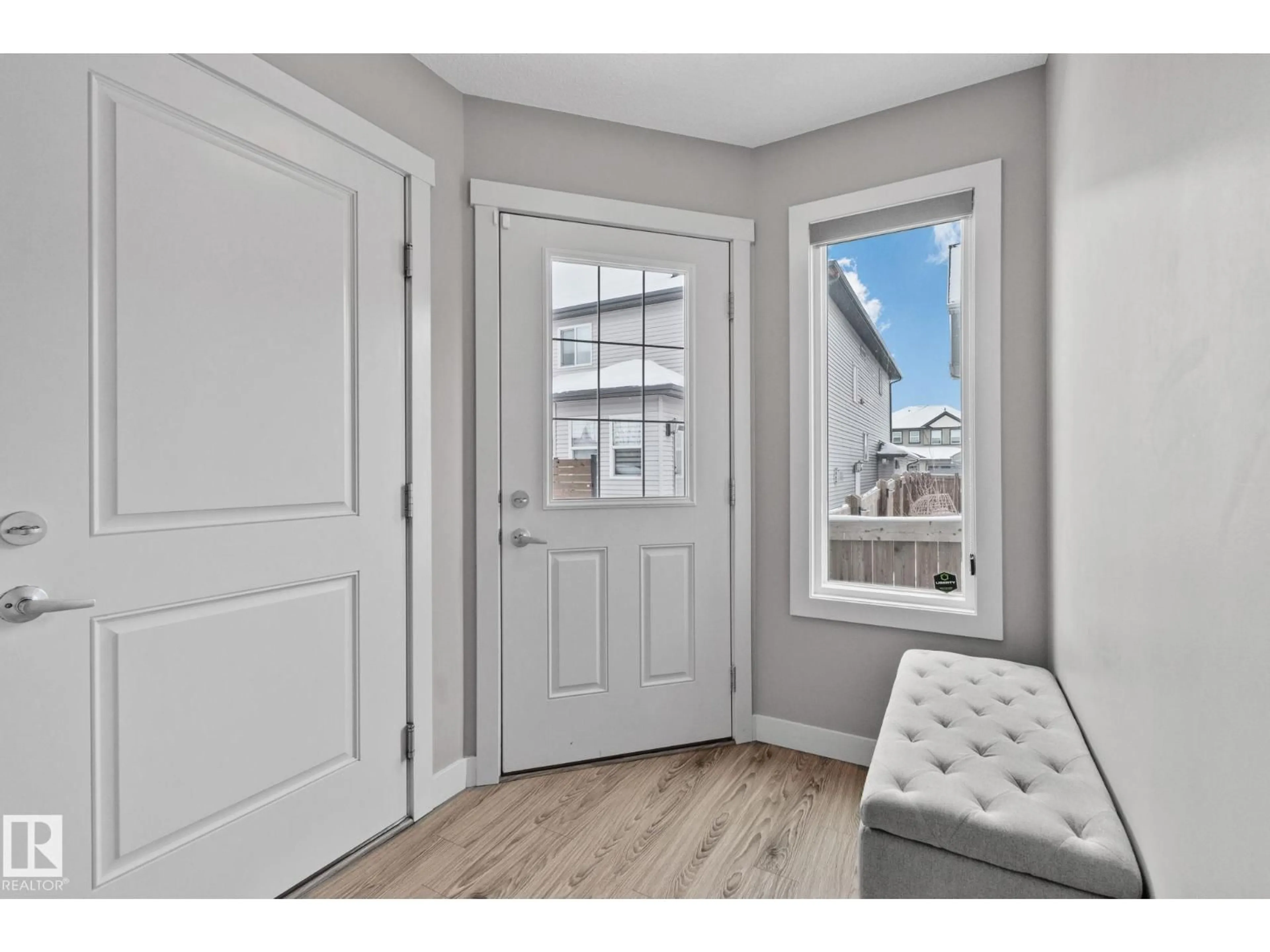 Indoor entryway for 135 ABBEY RD, Sherwood Park Alberta T8H0Z2