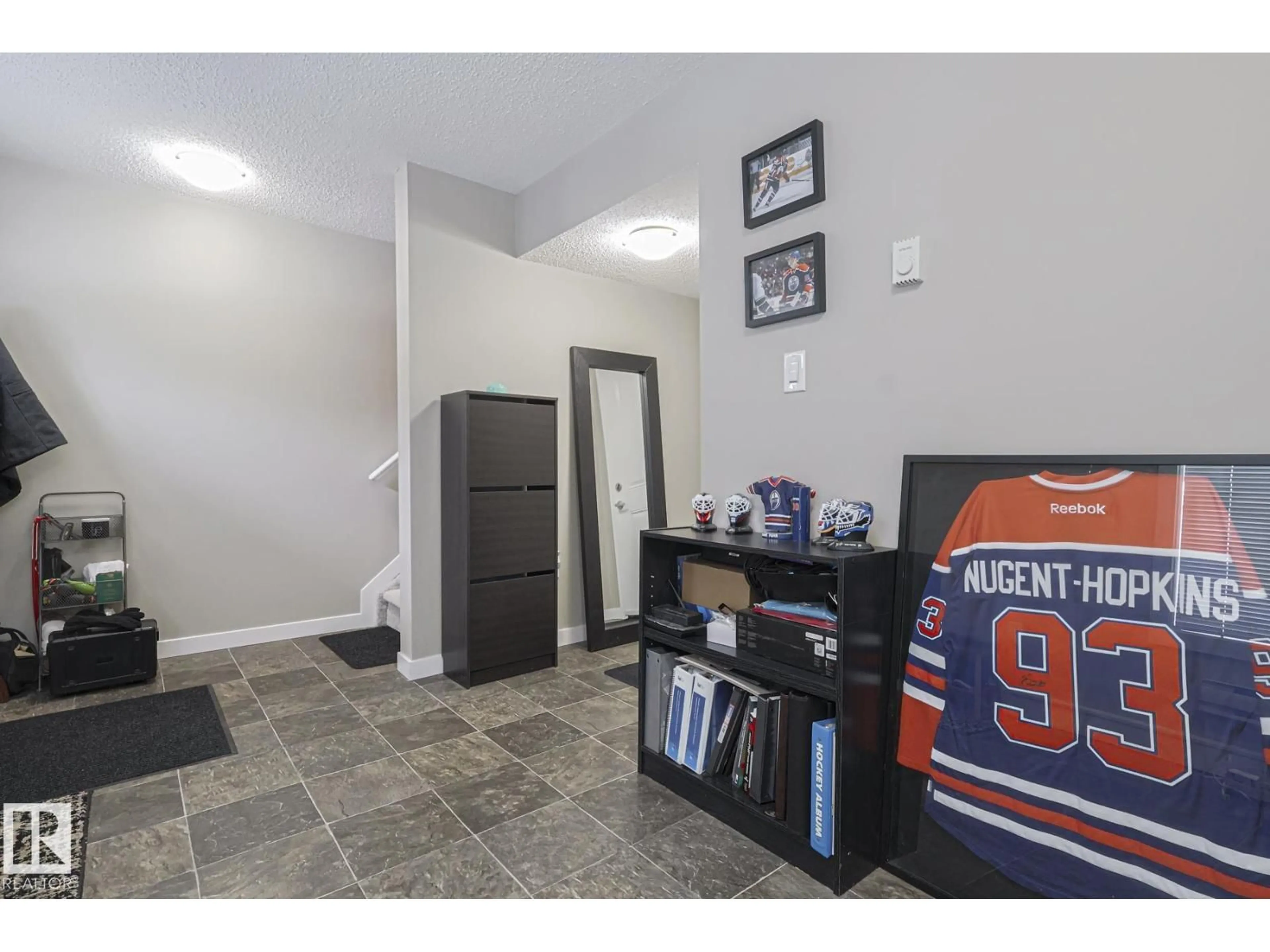 Indoor entryway for #103 - 2803 JAMES MOWATT TR, Edmonton Alberta T6W2P5