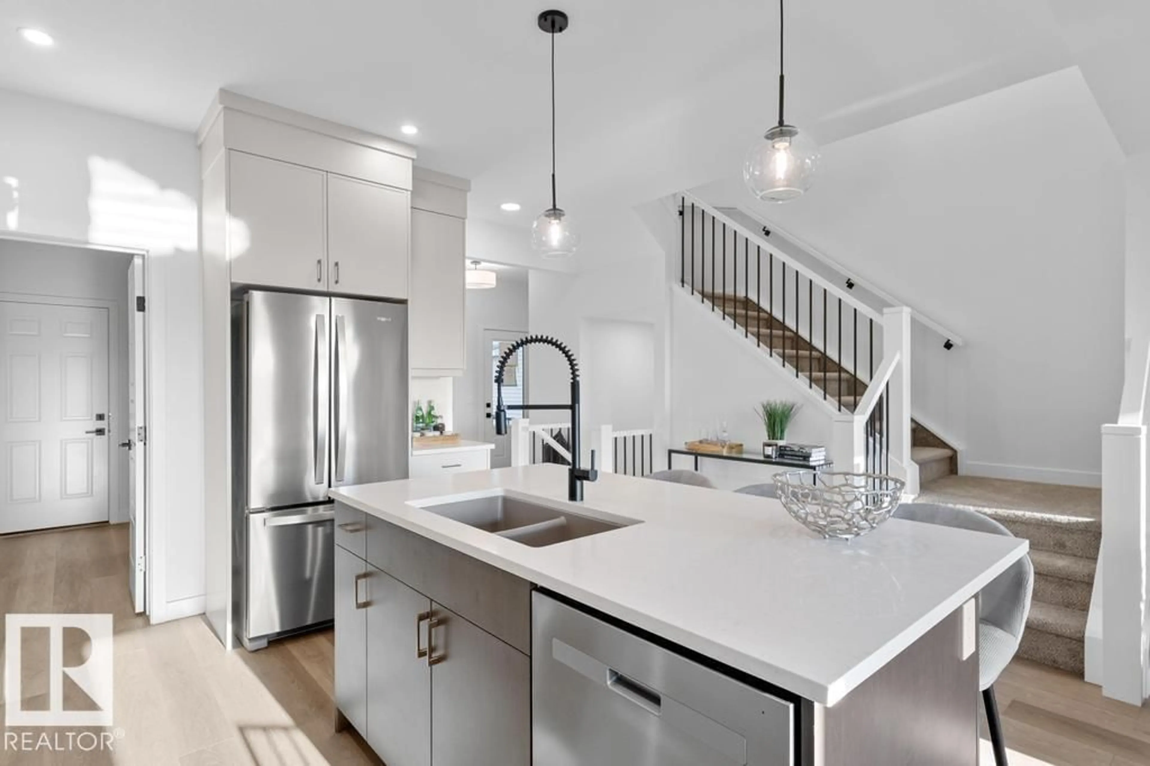 Contemporary kitchen, unknown for 4809 CAWSEY TC, Edmonton Alberta T6W5M7