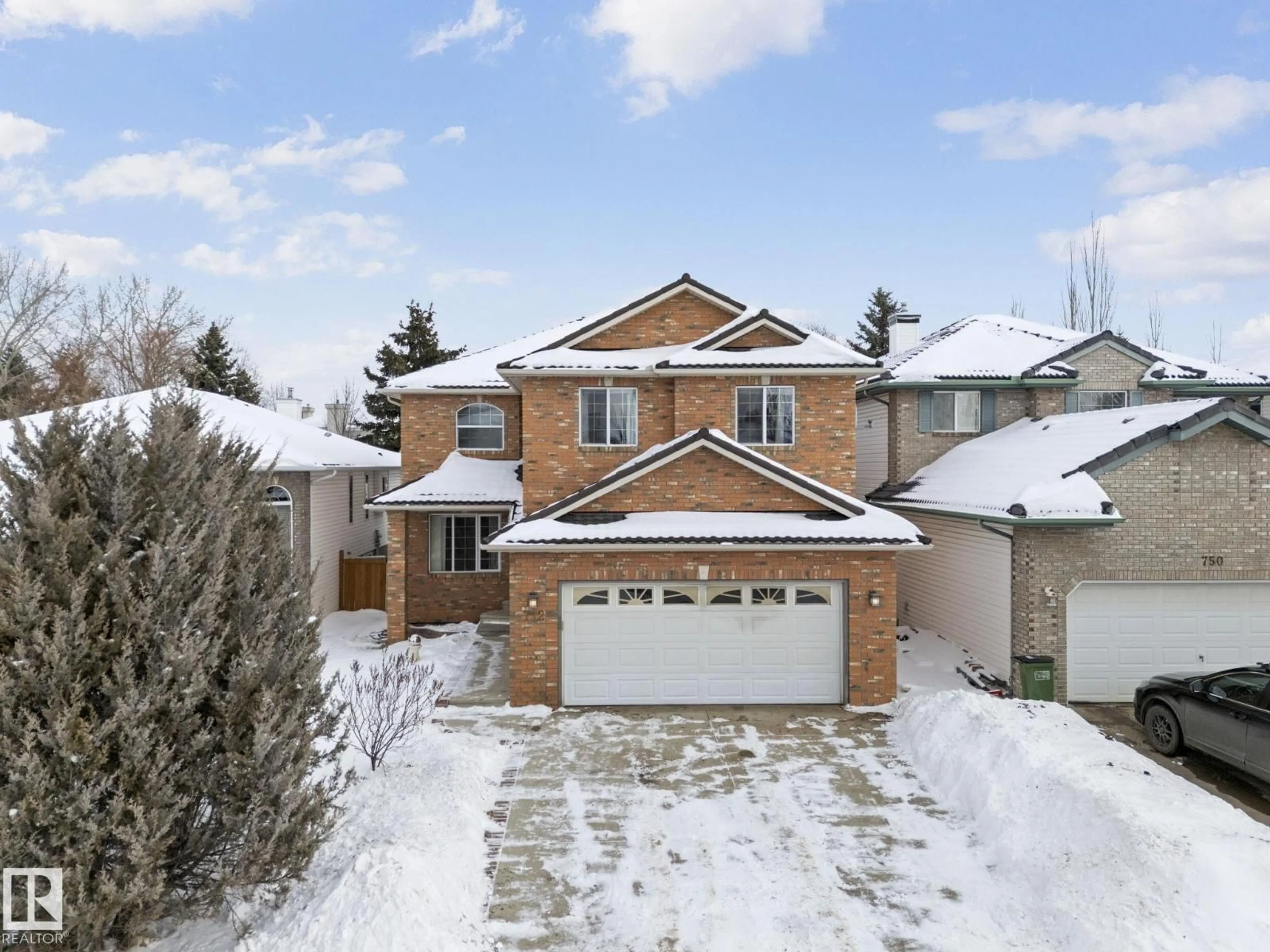 A pic from outside/outdoor area/front of a property/back of a property/a pic from drone, street for NW - 752 WHISTON CO, Edmonton Alberta T6M2H6