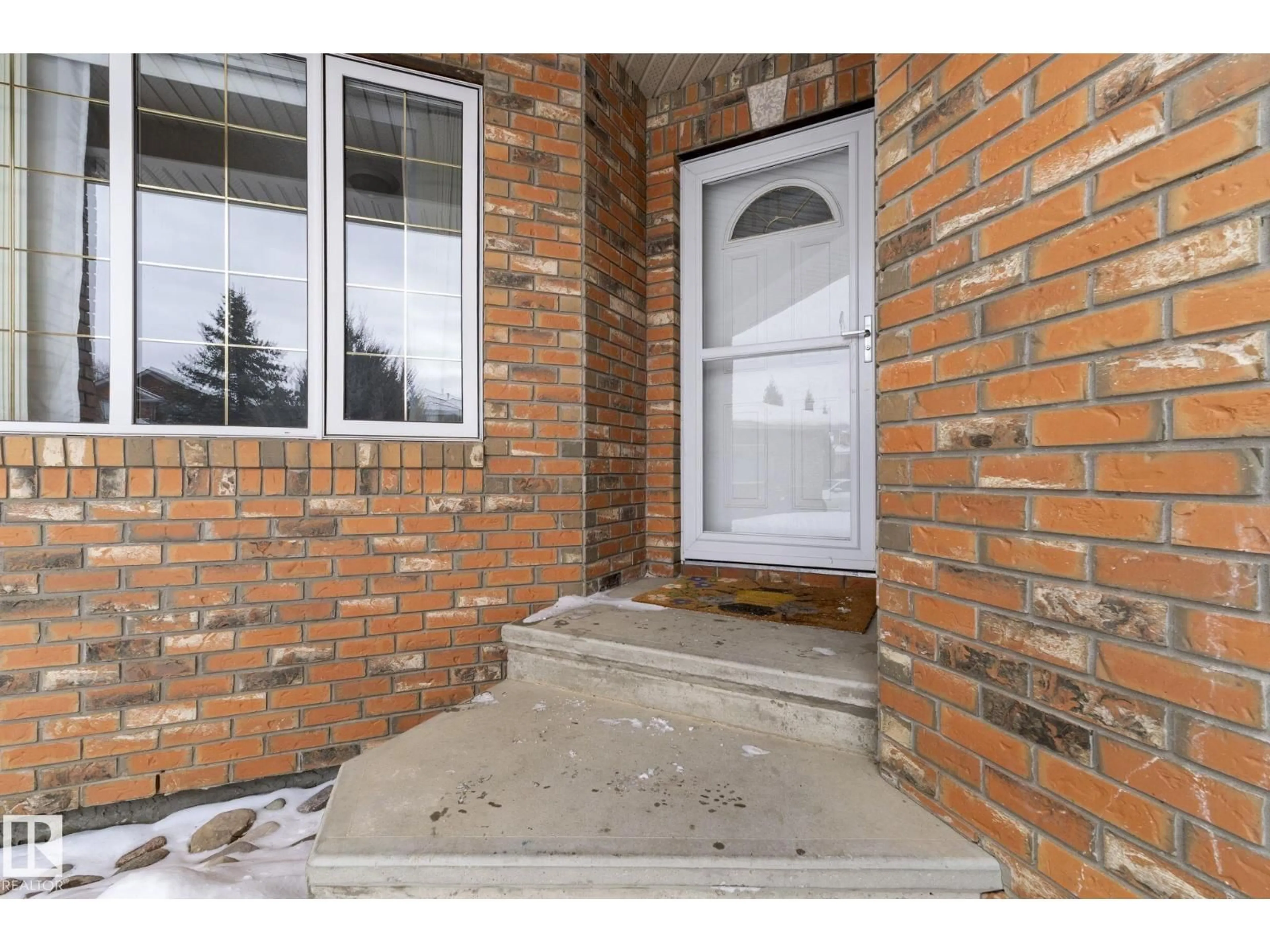 Indoor entryway for NW - 752 WHISTON CO, Edmonton Alberta T6M2H6