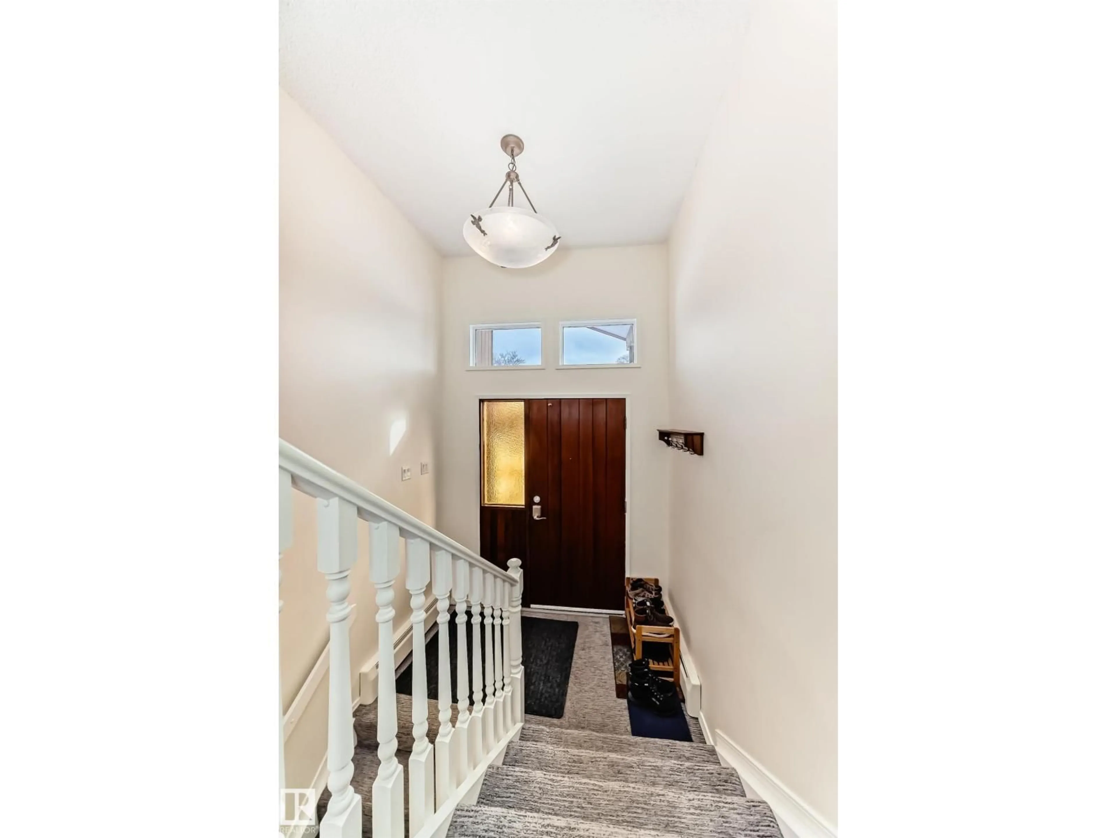 Indoor foyer for NW - 9924 152 ST, Edmonton Alberta T5P1X5
