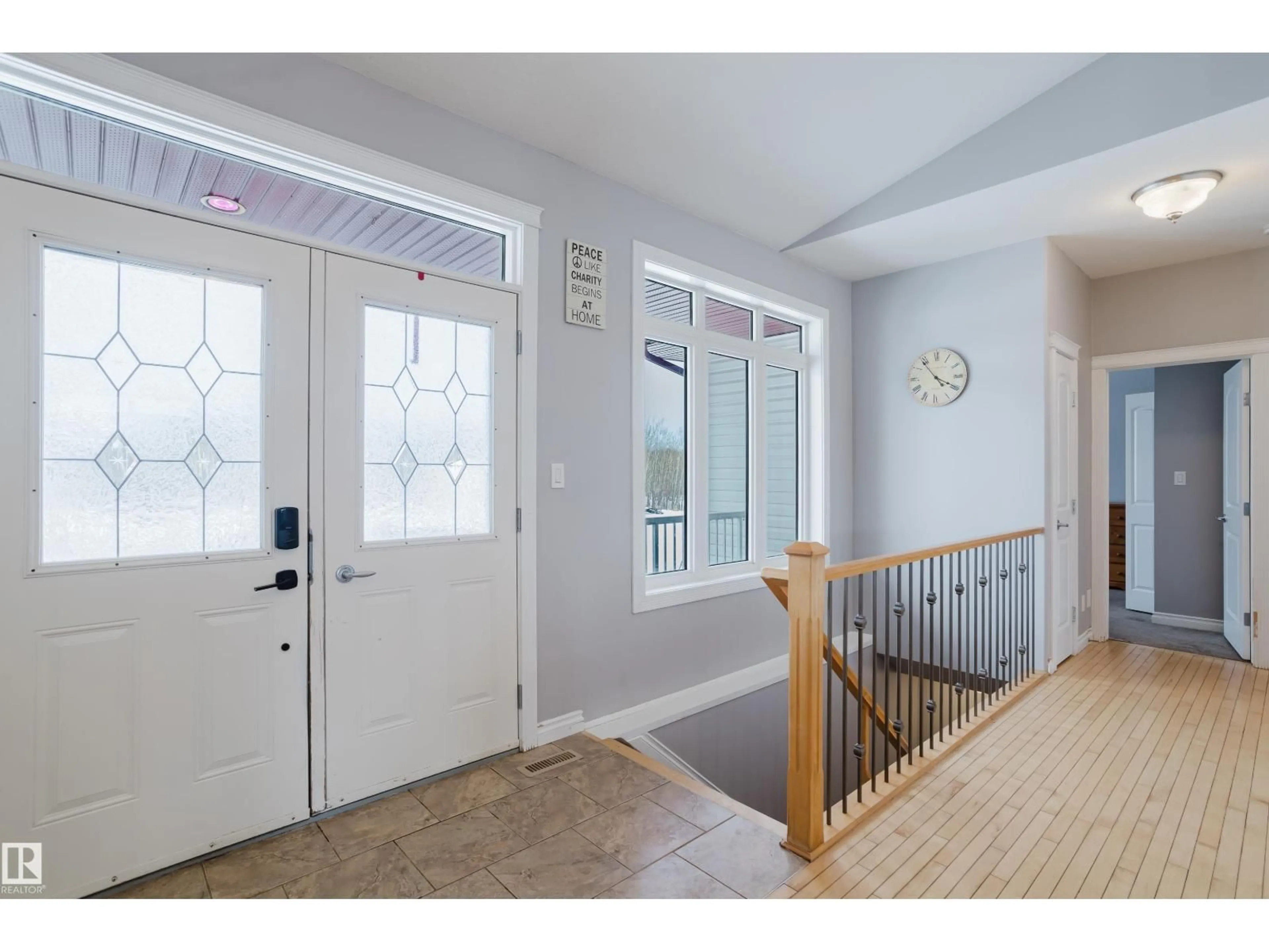 Indoor entryway for 53522 - 44 RGE ROAD 272, Rural Parkland County Alberta T7X3N2