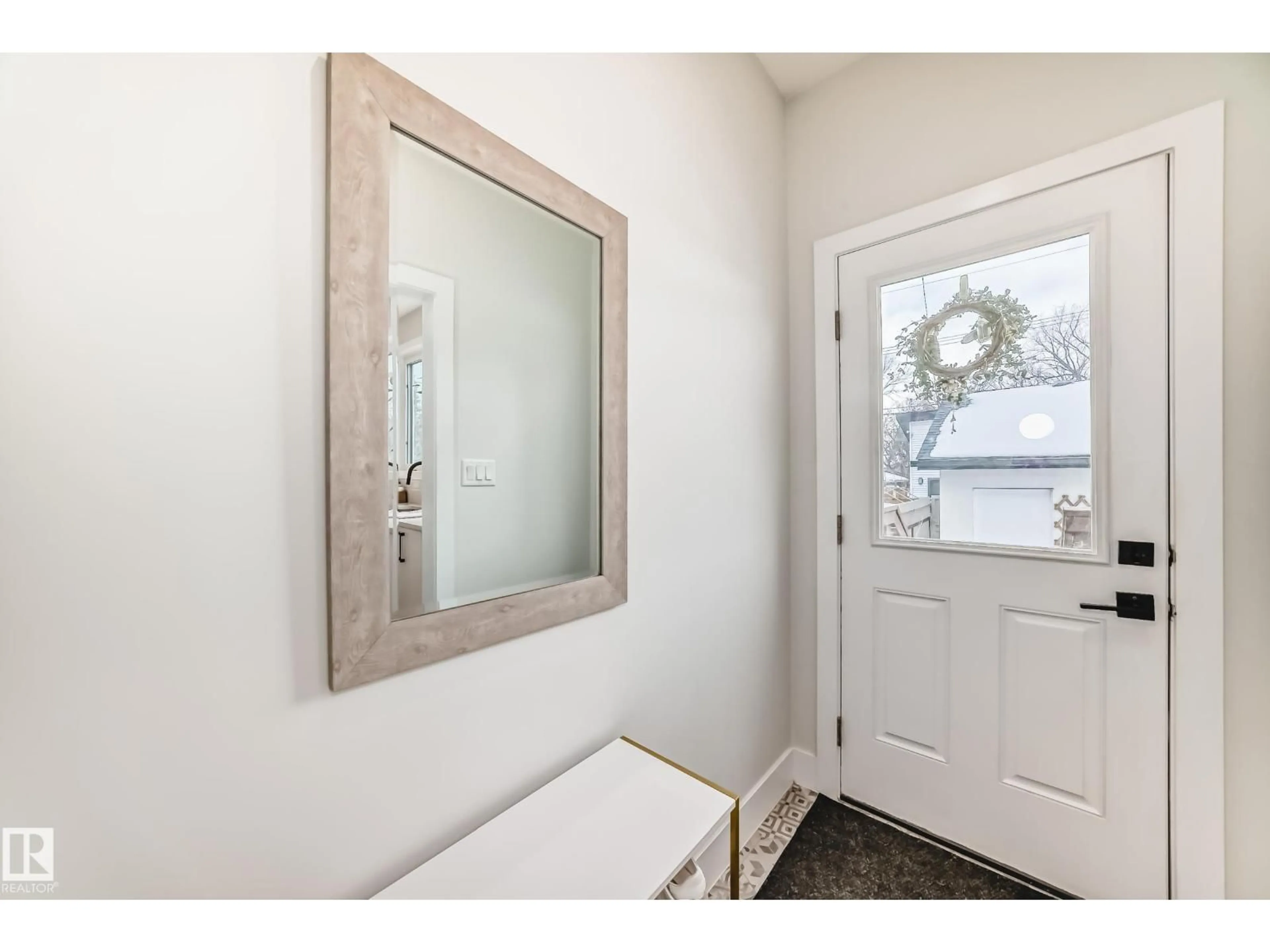 Indoor entryway for 7642 91 AV, Edmonton Alberta T6C1P8