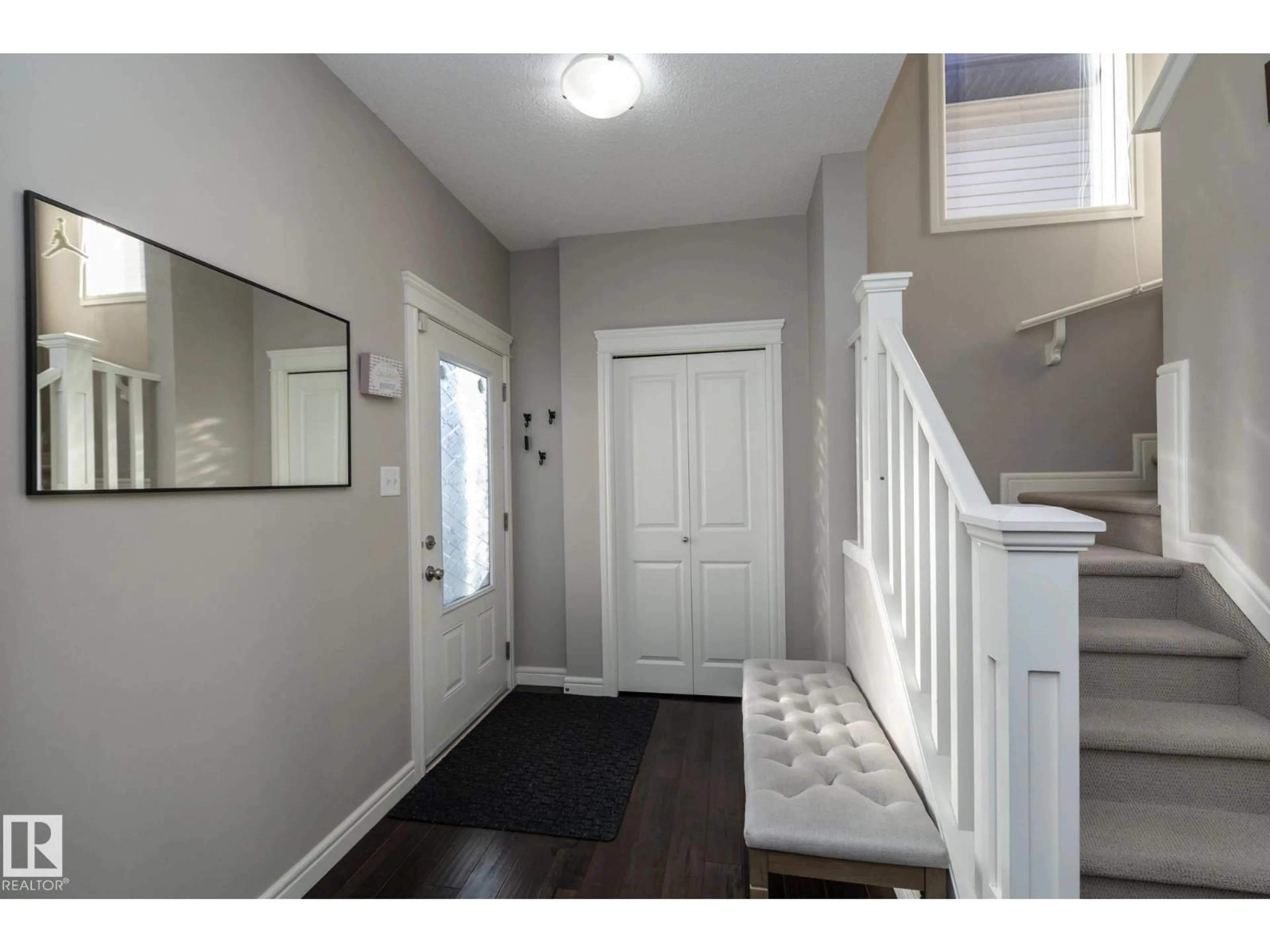 Indoor entryway for 2208 CASEY CR, Edmonton Alberta T6W3M6