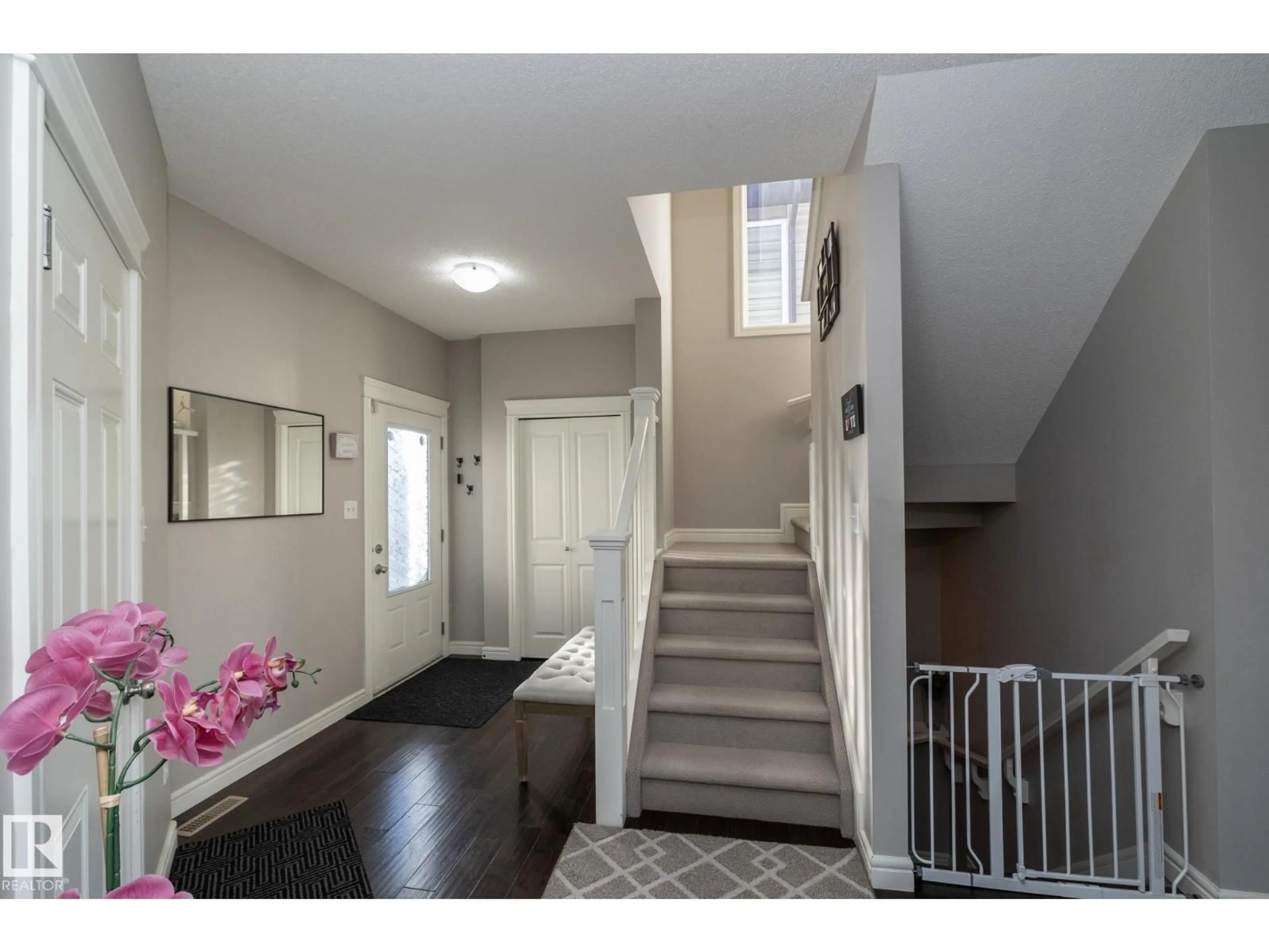 Indoor entryway for 2208 CASEY CR, Edmonton Alberta T6W3M6