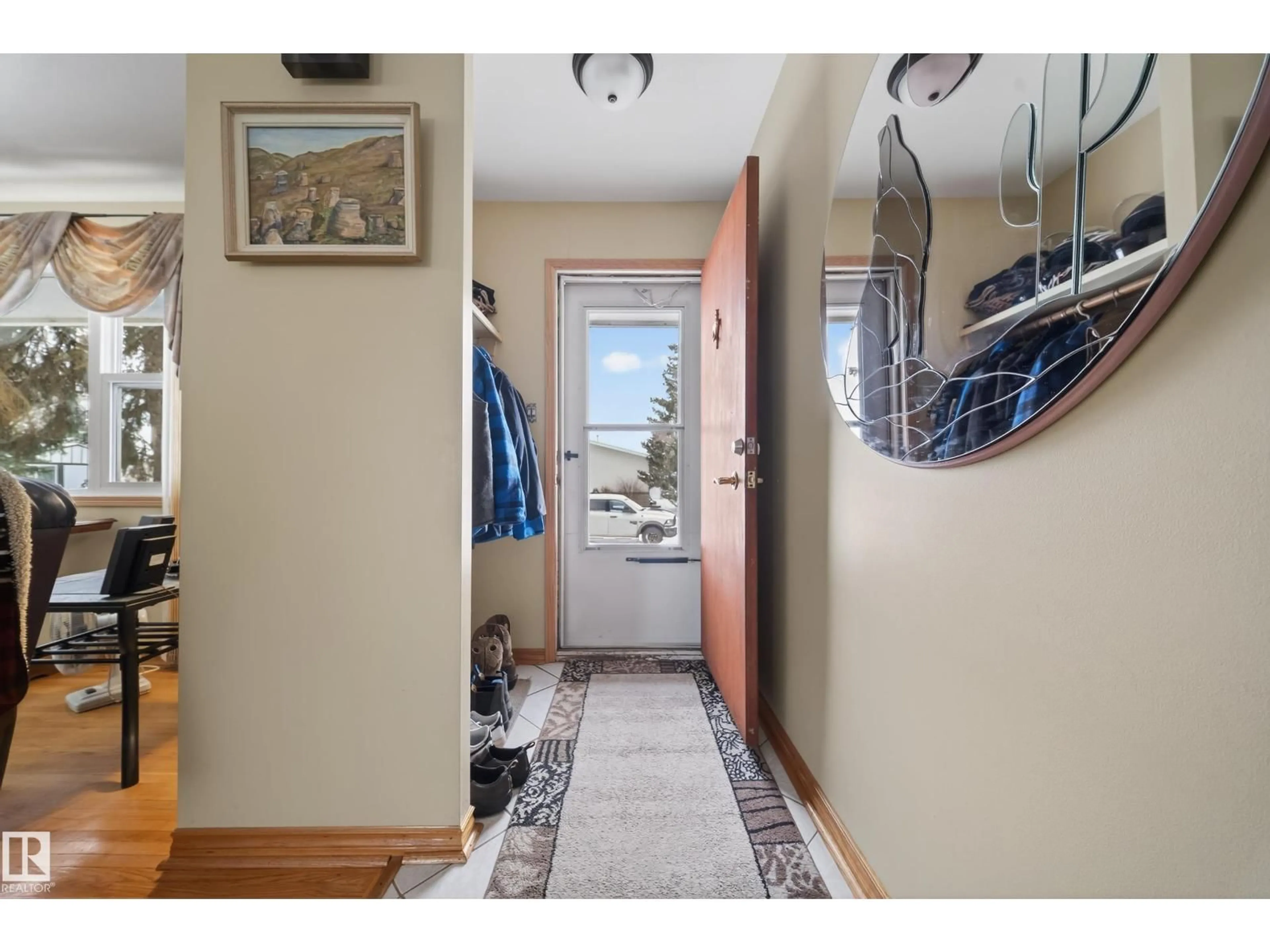 Indoor entryway for 3805 114A ST NW, Edmonton Alberta T6J1N5