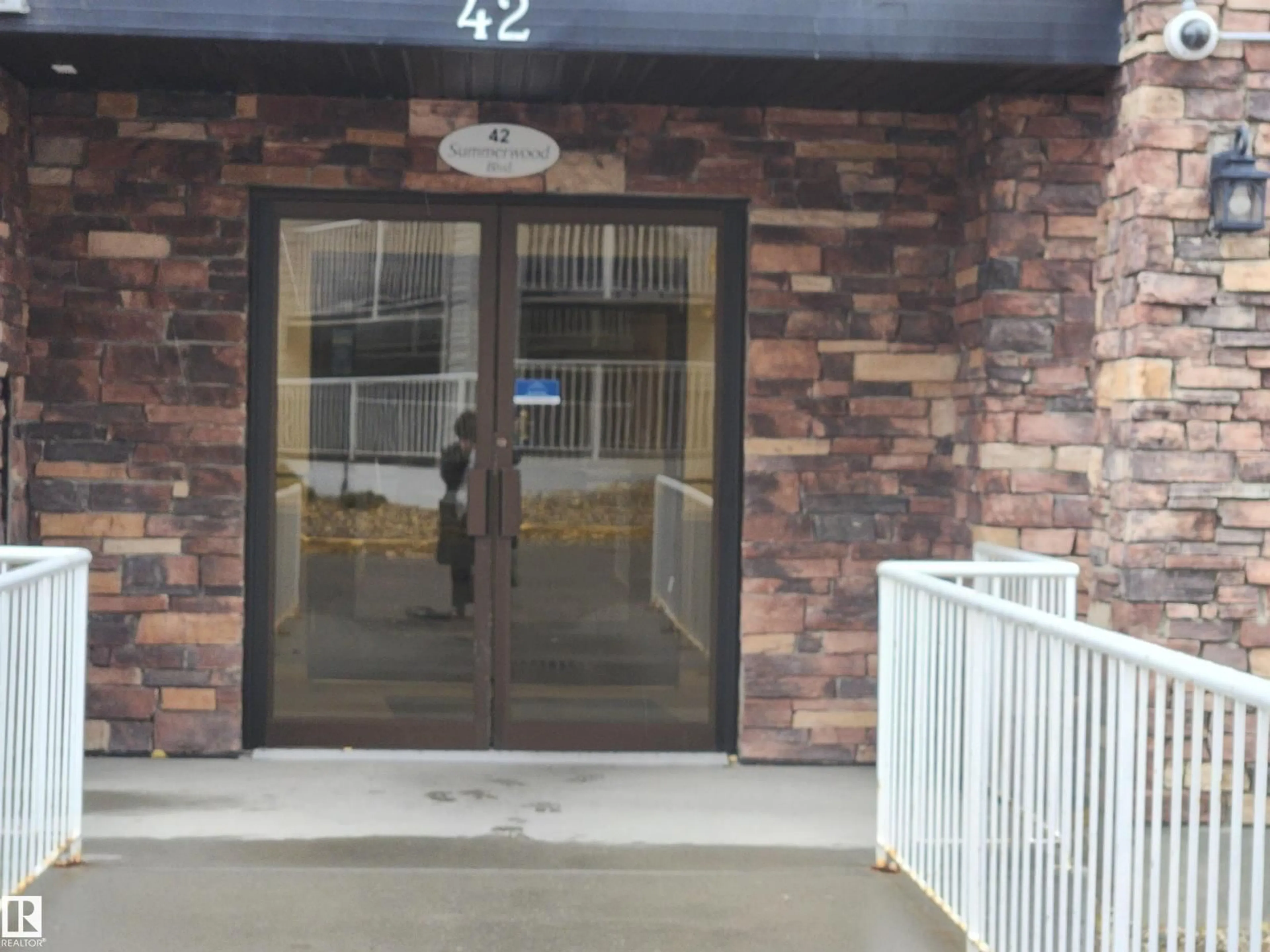 Indoor foyer for 42 - 108 SUMMERWOOD BV, Sherwood Park Alberta T8H0C3