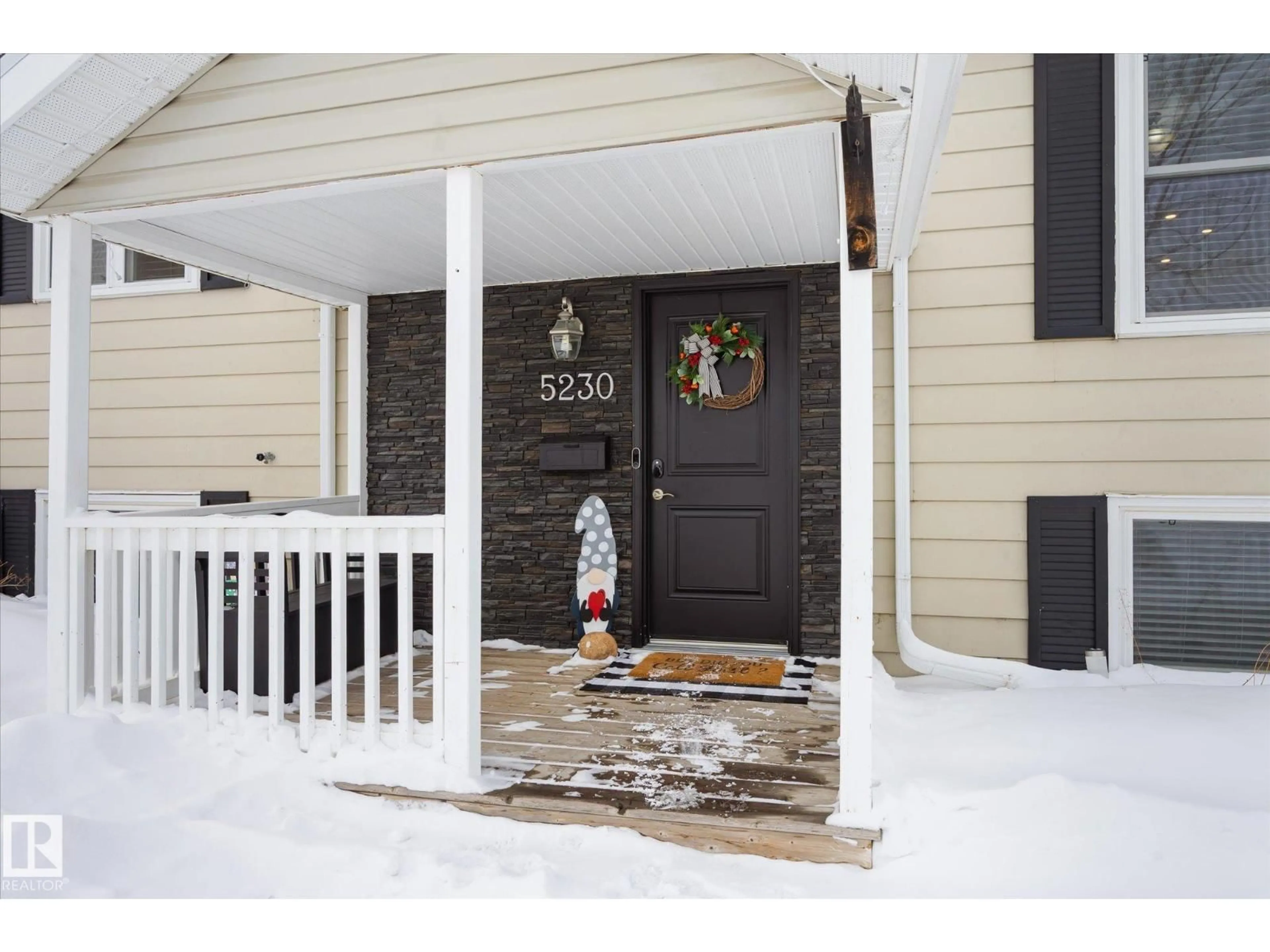 Indoor entryway for 5230 46 ST, Bon Accord Alberta T0A0K0
