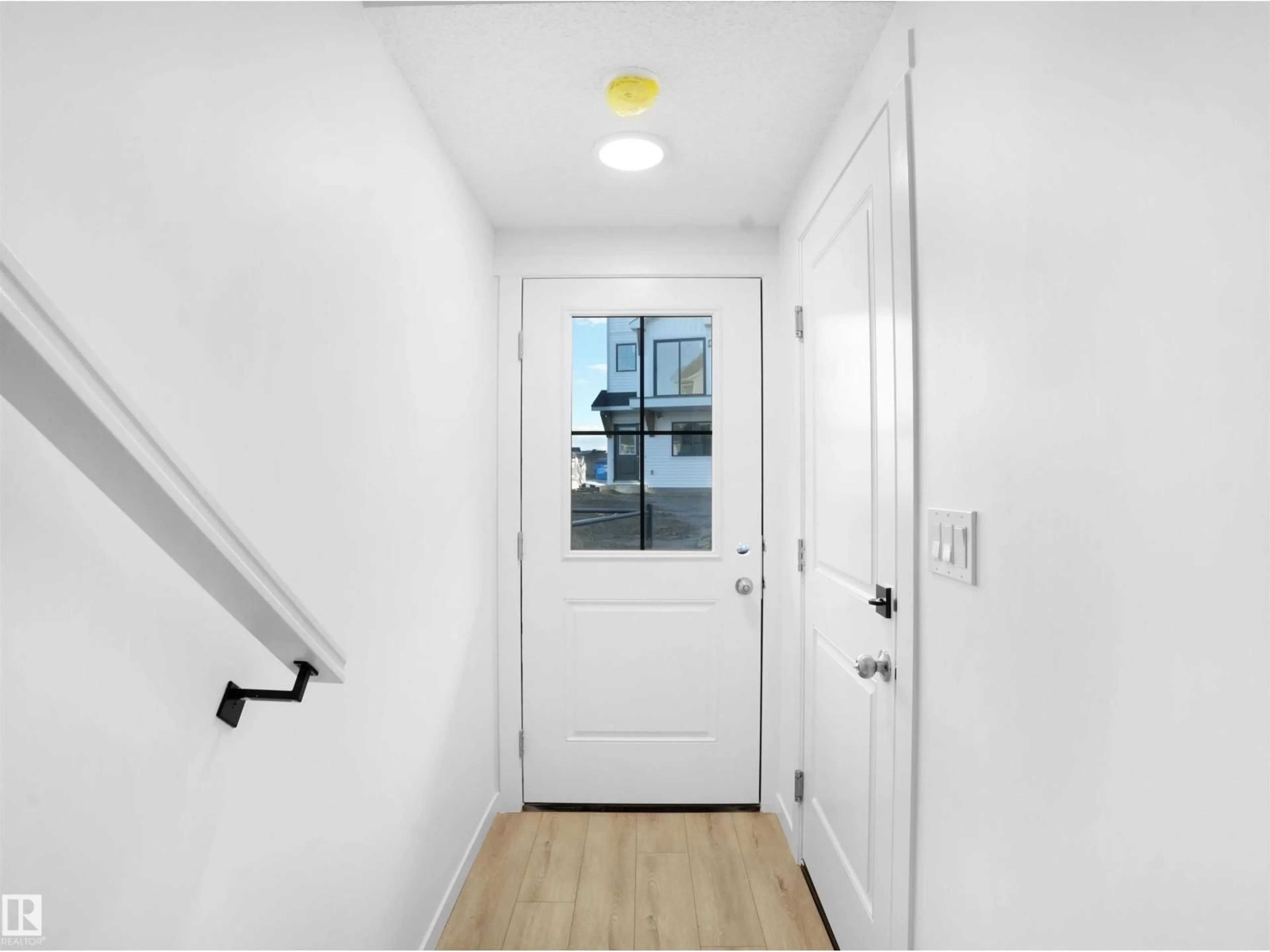 Indoor entryway for 62 SECORD BV, Edmonton Alberta T5T7V3