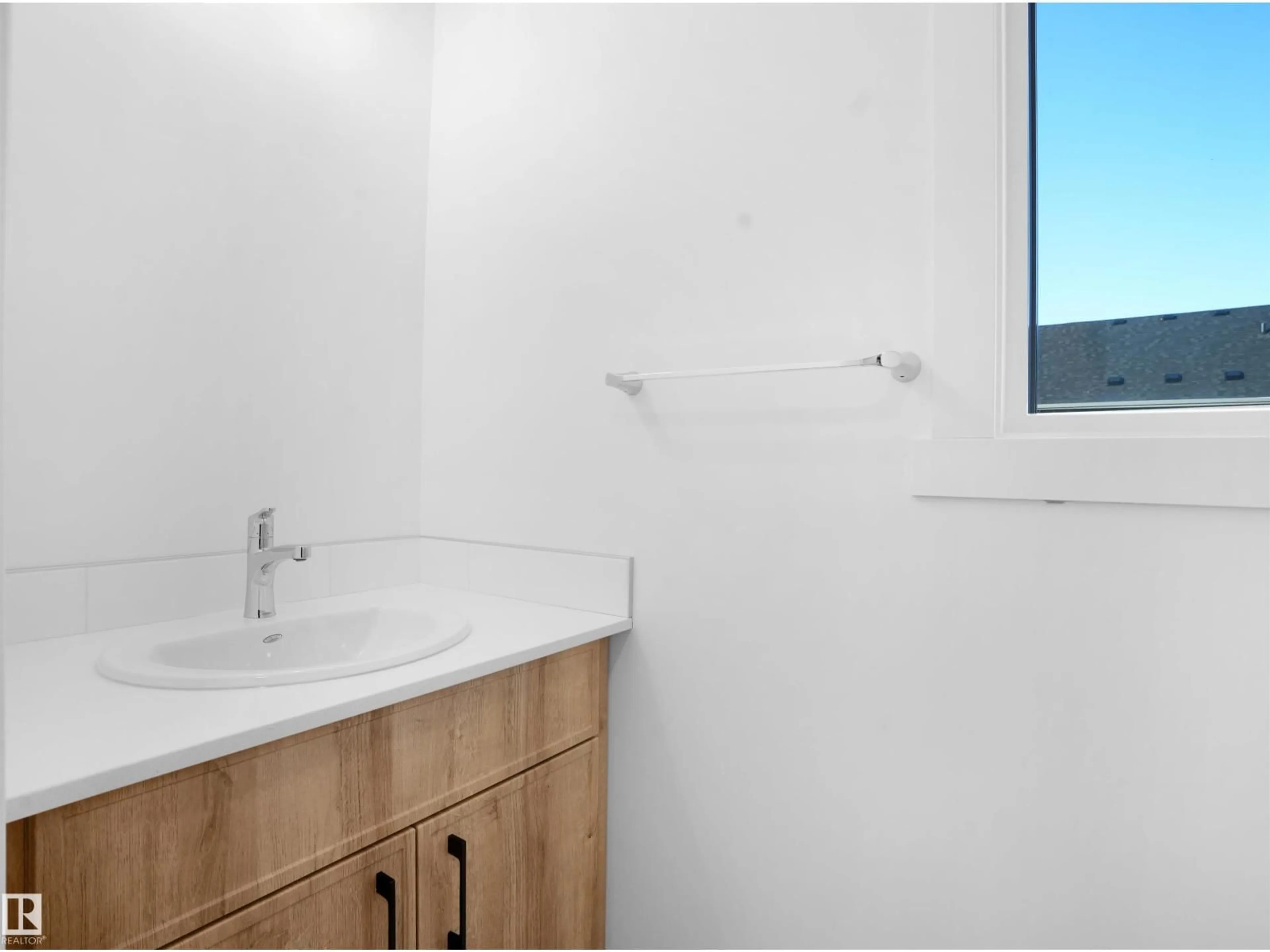 Standard bathroom, unknown for 62 SECORD BV, Edmonton Alberta T5T7V3