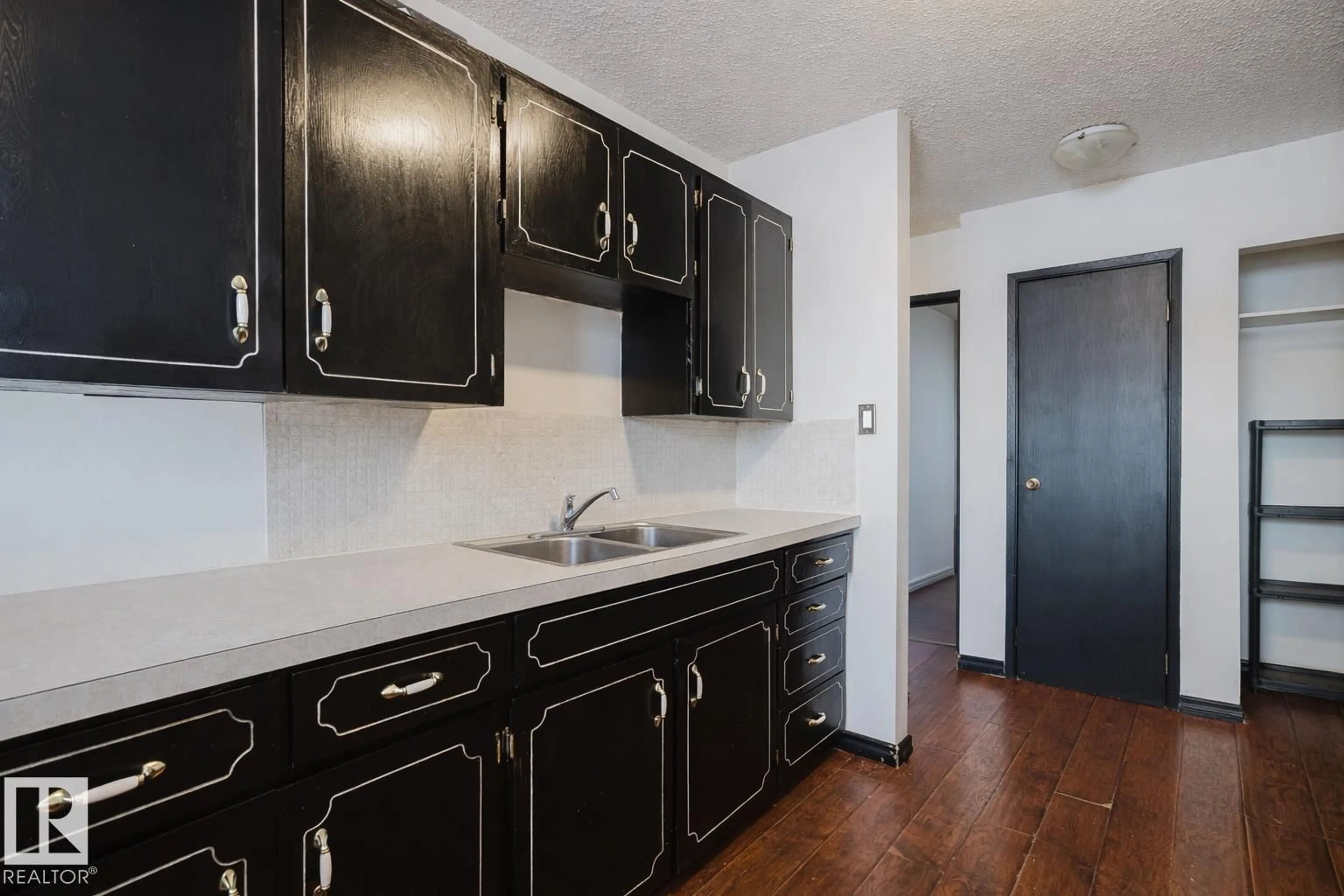 Standard kitchen, unknown for 3917/3919 54 ST, Wetaskiwin Alberta T9A1S6