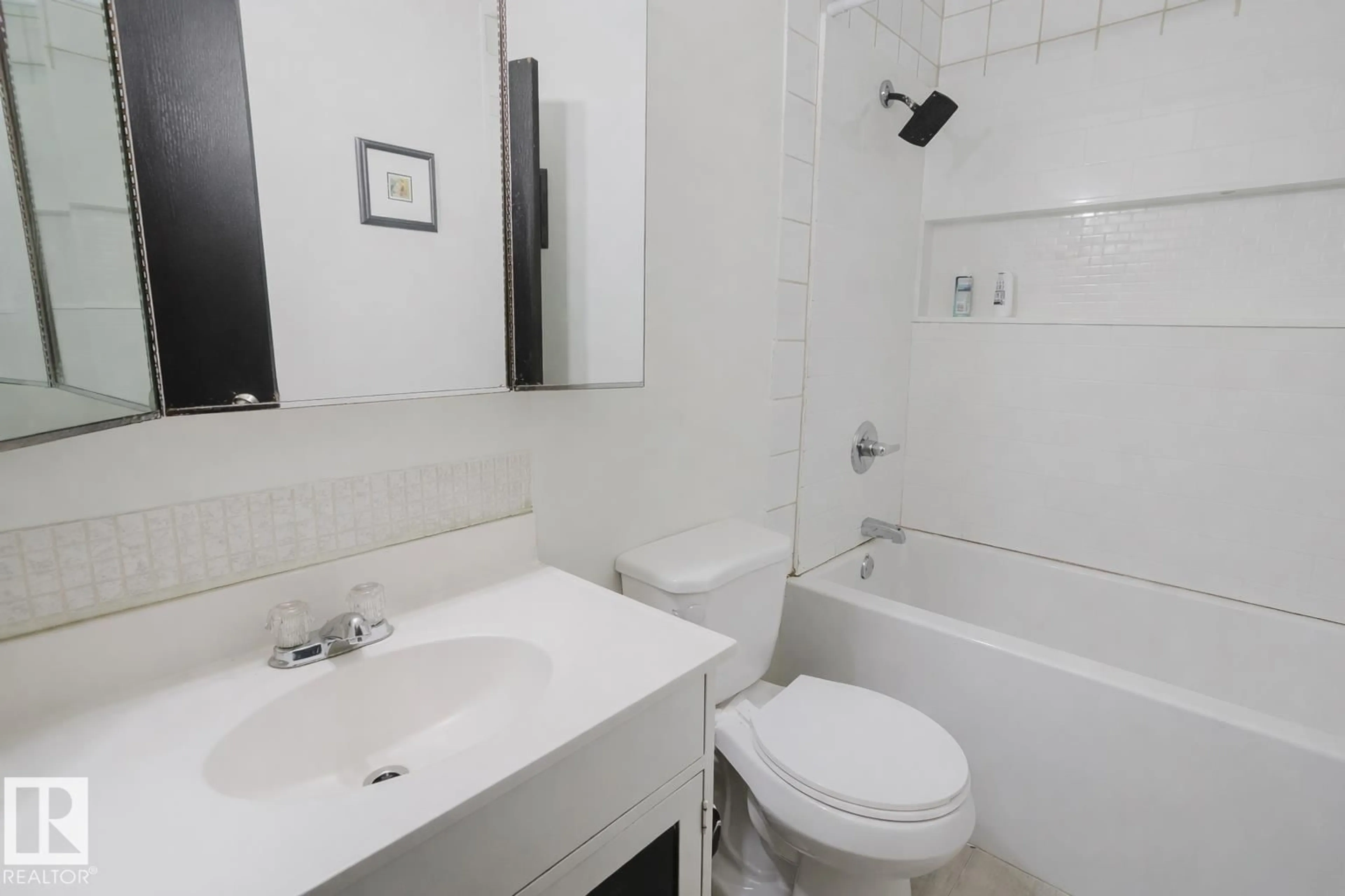 Standard bathroom, unknown for 3917/3919 54 ST, Wetaskiwin Alberta T9A1S6