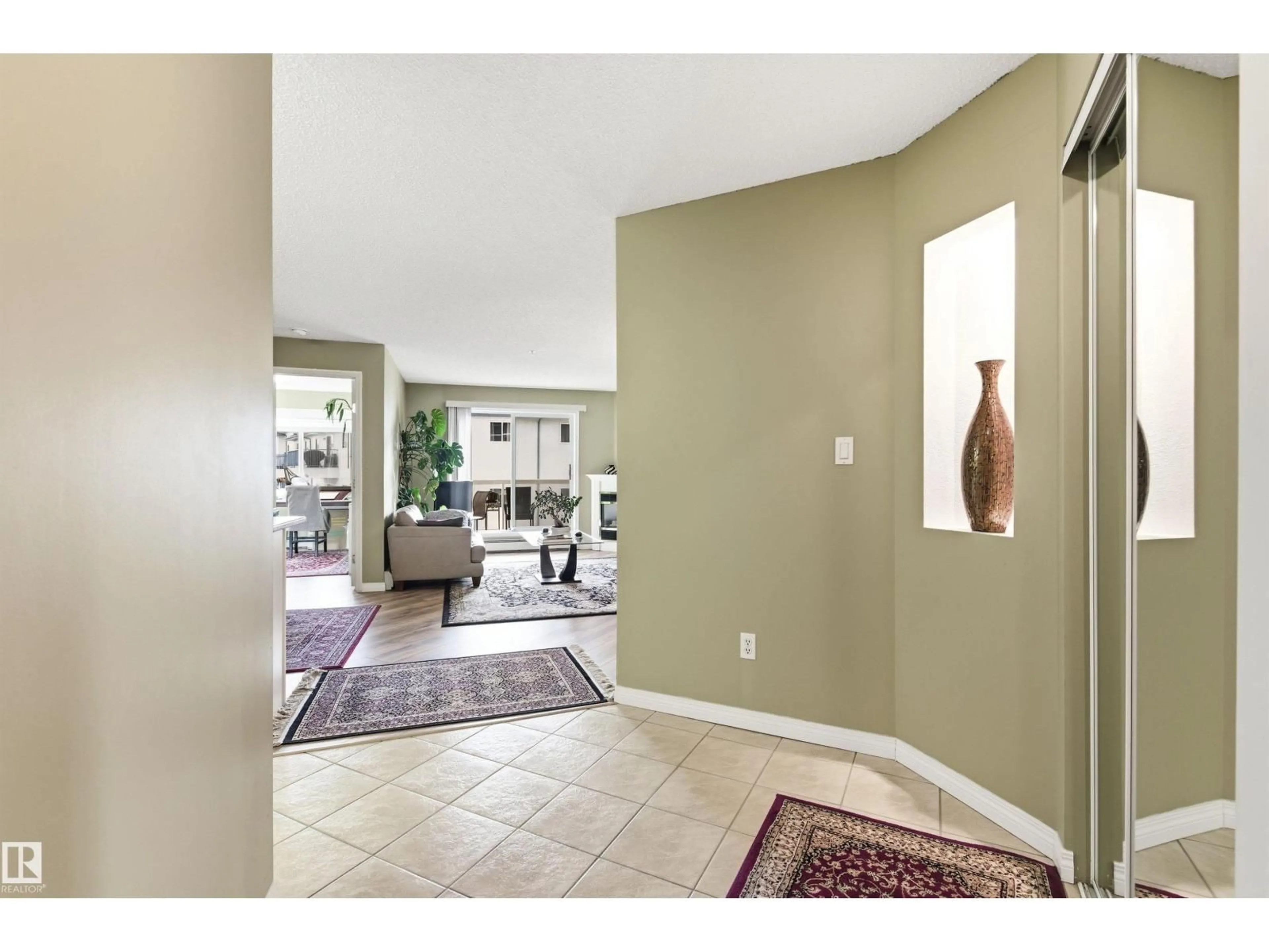 Indoor entryway for 326 17459 98A AV, Edmonton Alberta T5T6H8