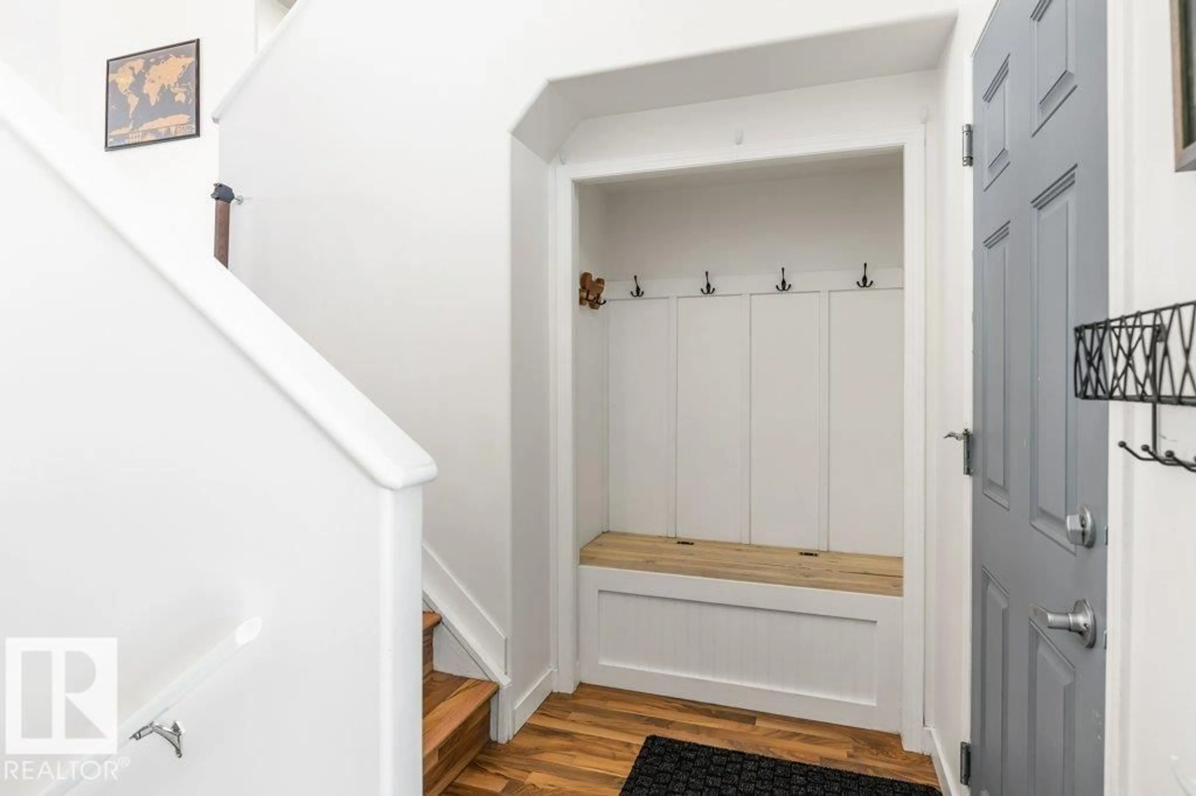 Indoor entryway for 9509 81 AV, Morinville Alberta T8R1W2