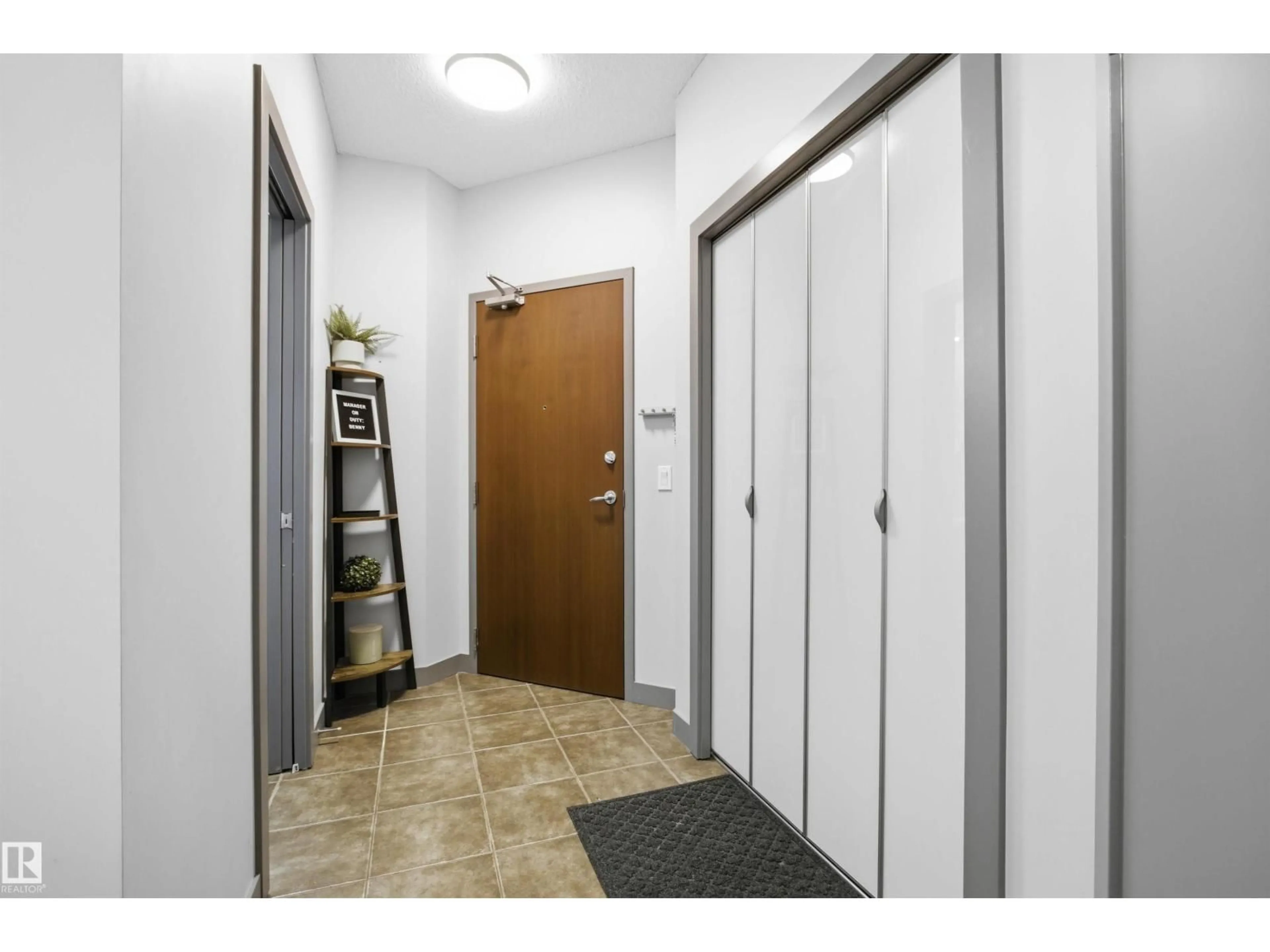 Indoor entryway for #312 - 9750 94 ST, Edmonton Alberta T6C2E3