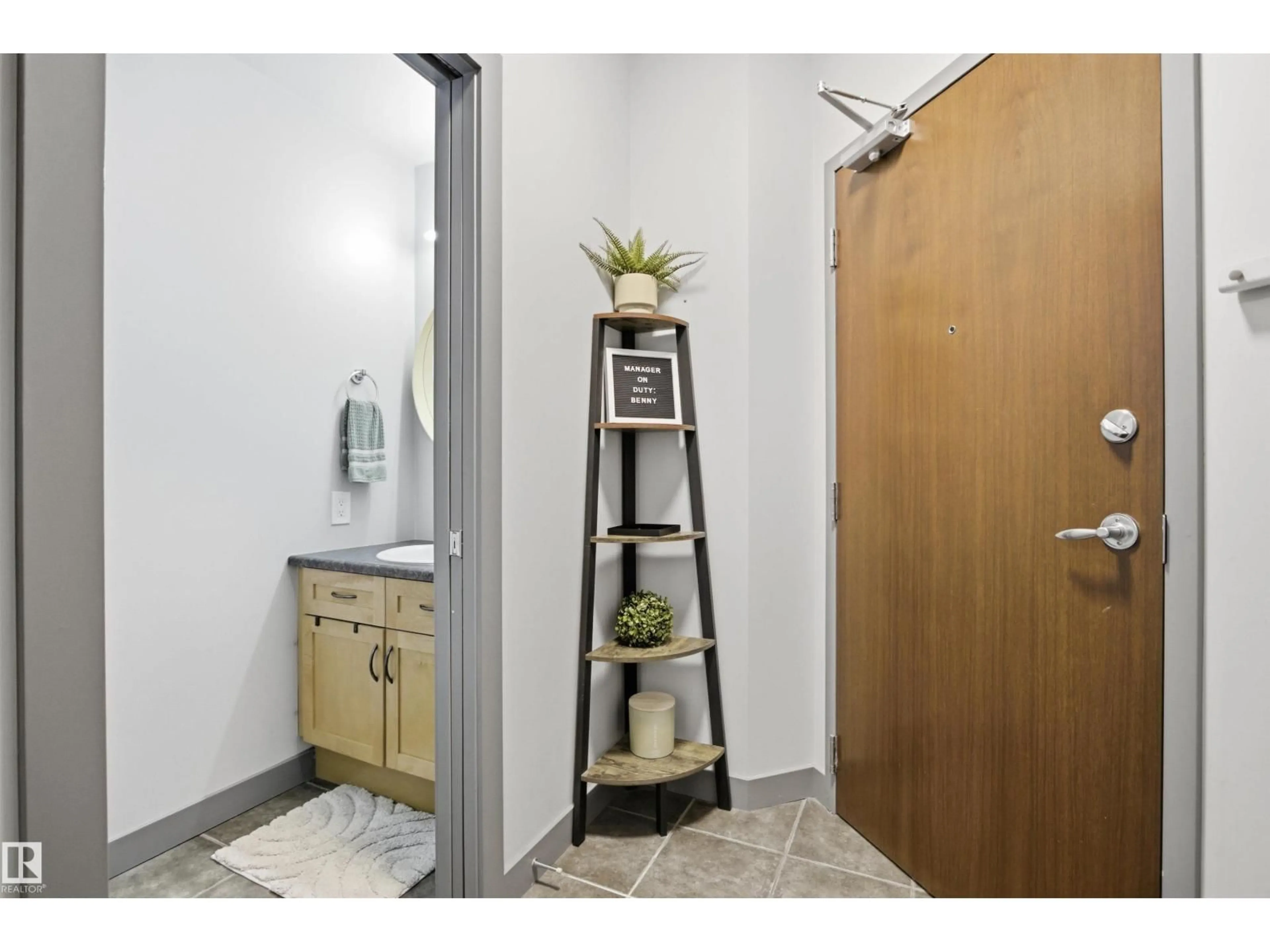 Indoor entryway for #312 - 9750 94 ST, Edmonton Alberta T6C2E3