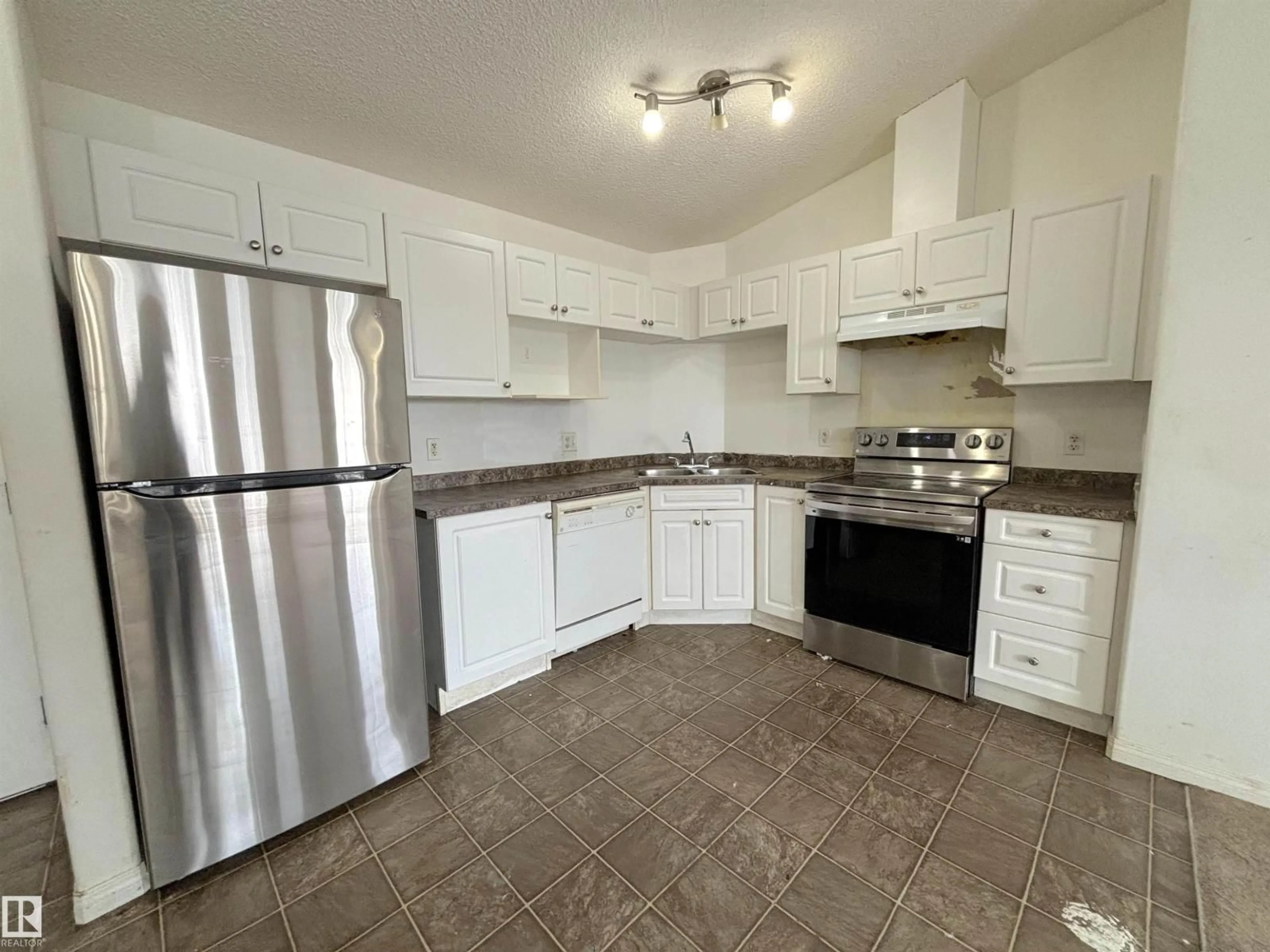Standard kitchen, unknown for 1402 - 9363 SIMPSON DR, Edmonton Alberta T6R0N2