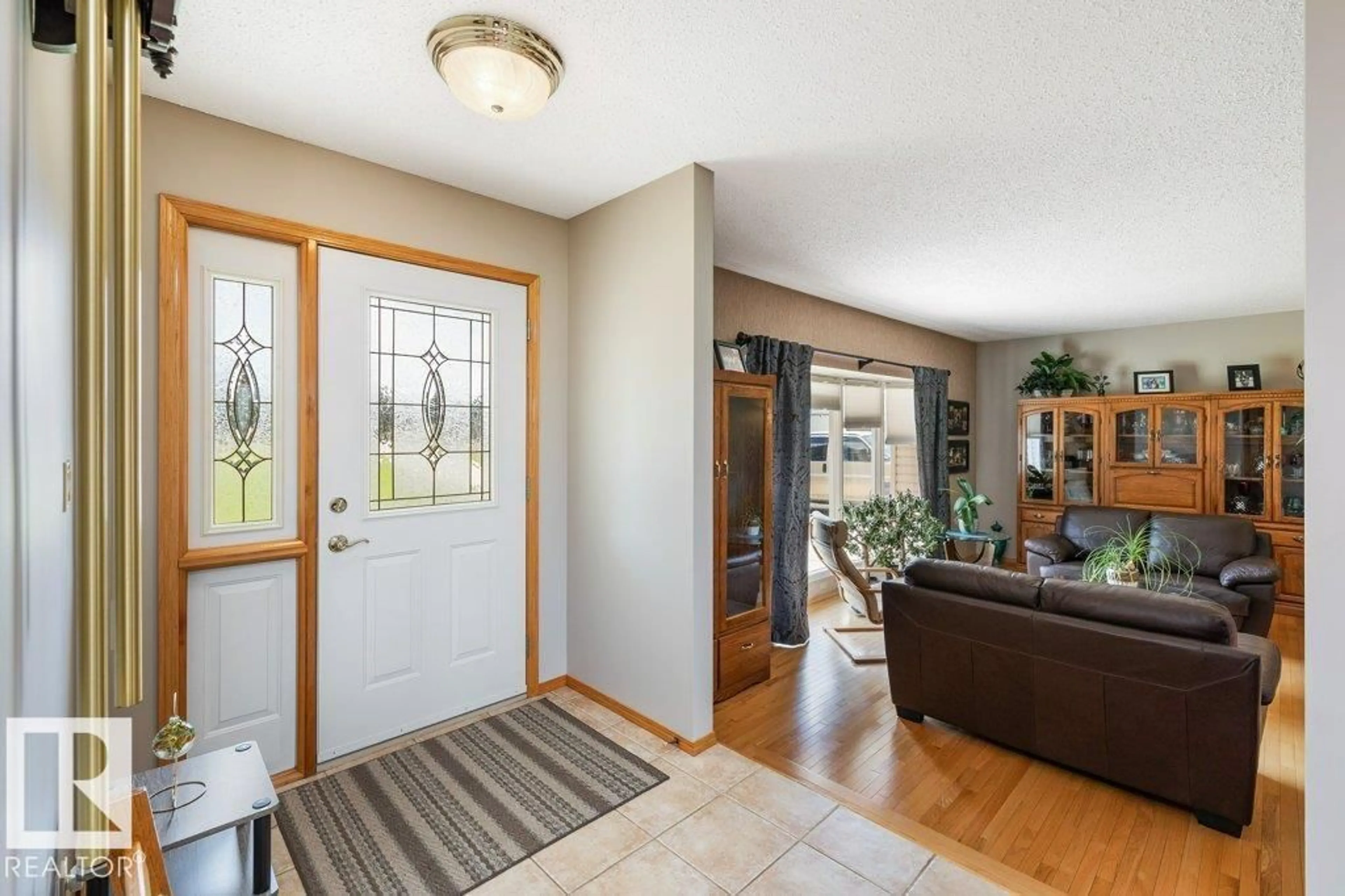Indoor entryway for 55102 RGE ROAD 260, Rural Sturgeon County Alberta T8R0T4