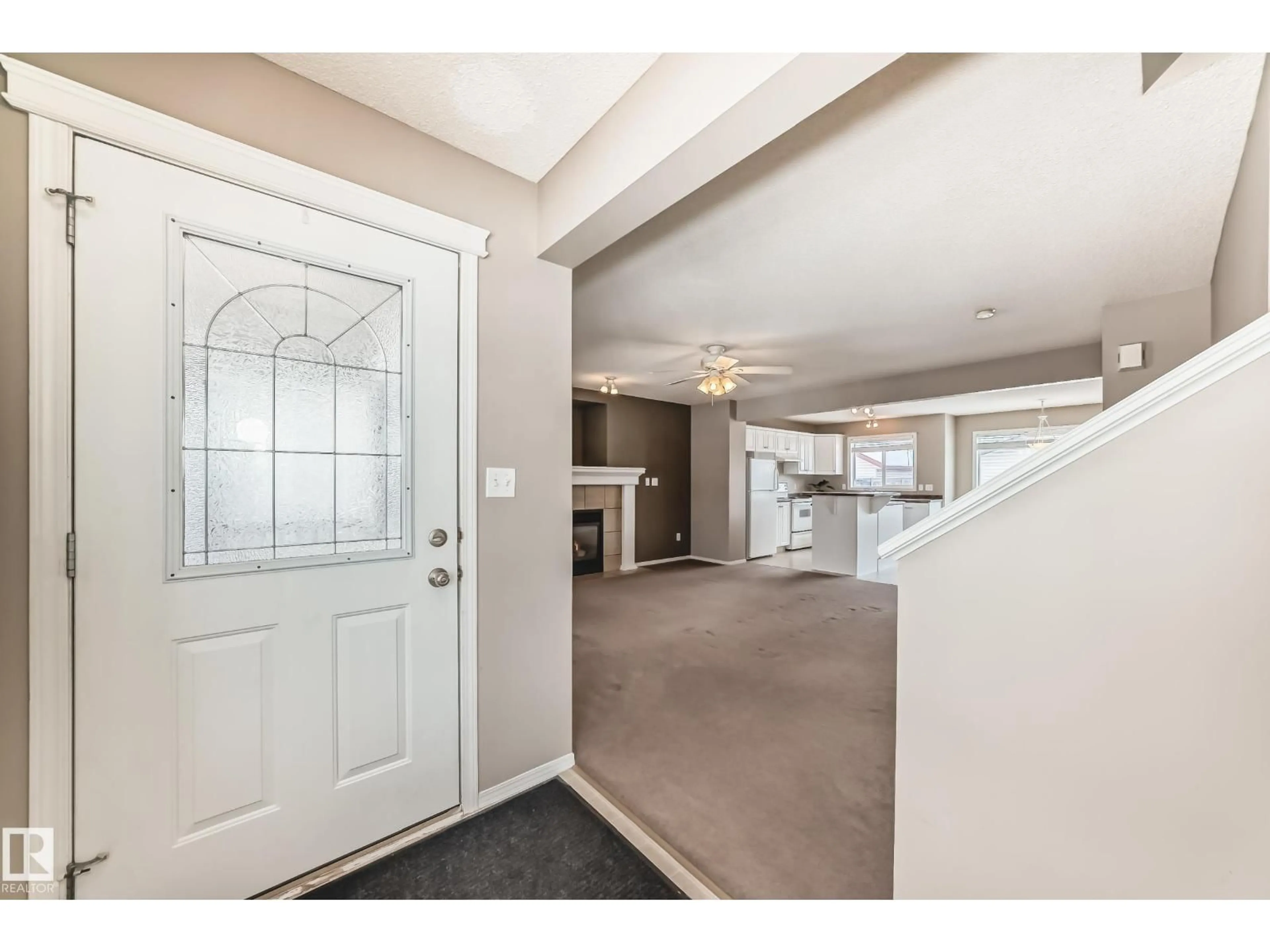 Indoor entryway for 18 SUMMERTON, Sherwood Park Alberta T8H2P4