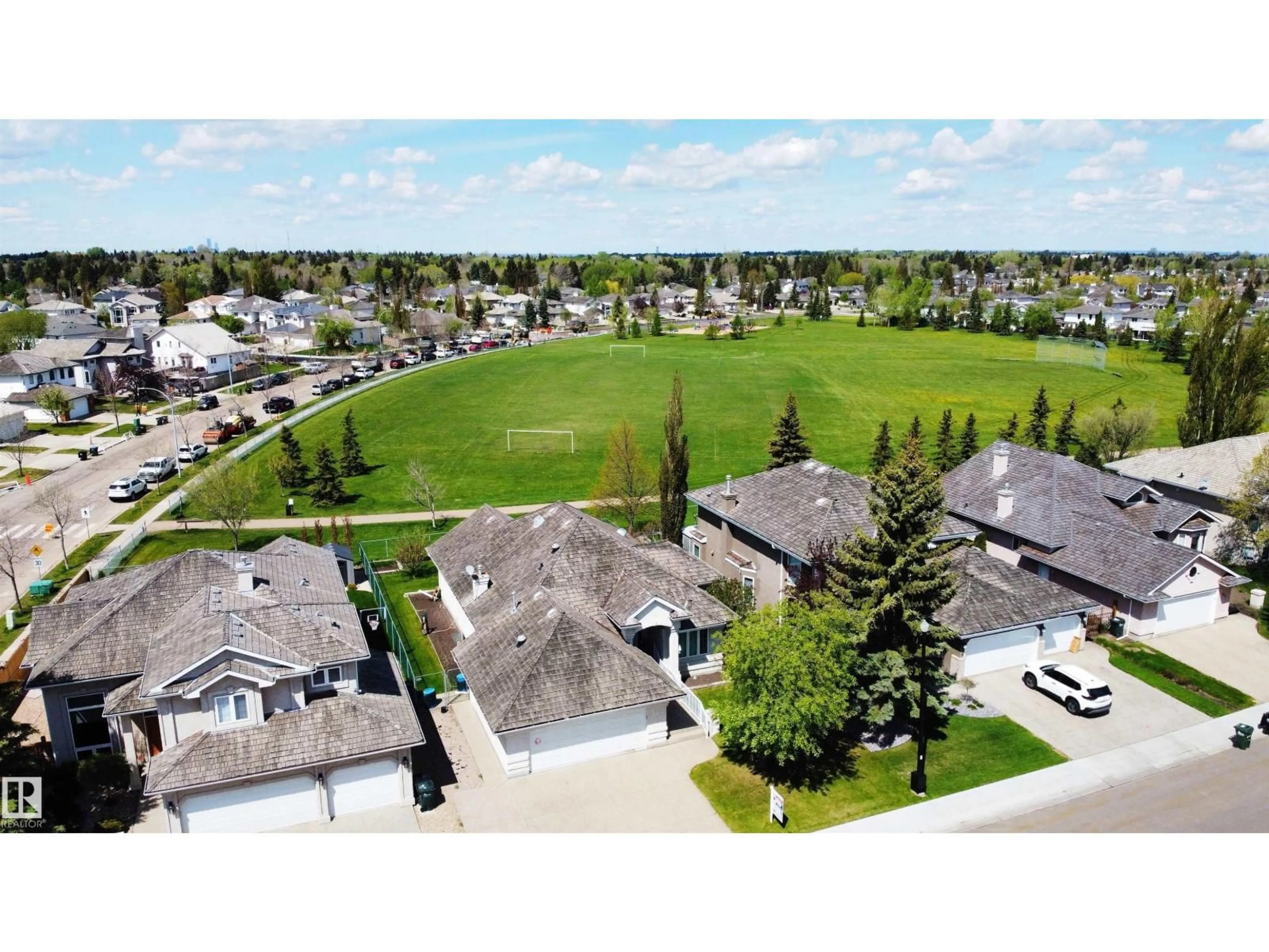 A pic from outside/outdoor area/front of a property/back of a property/a pic from drone, street for 277 NOTTINGHAM CV, Sherwood Park Alberta T8A5X5