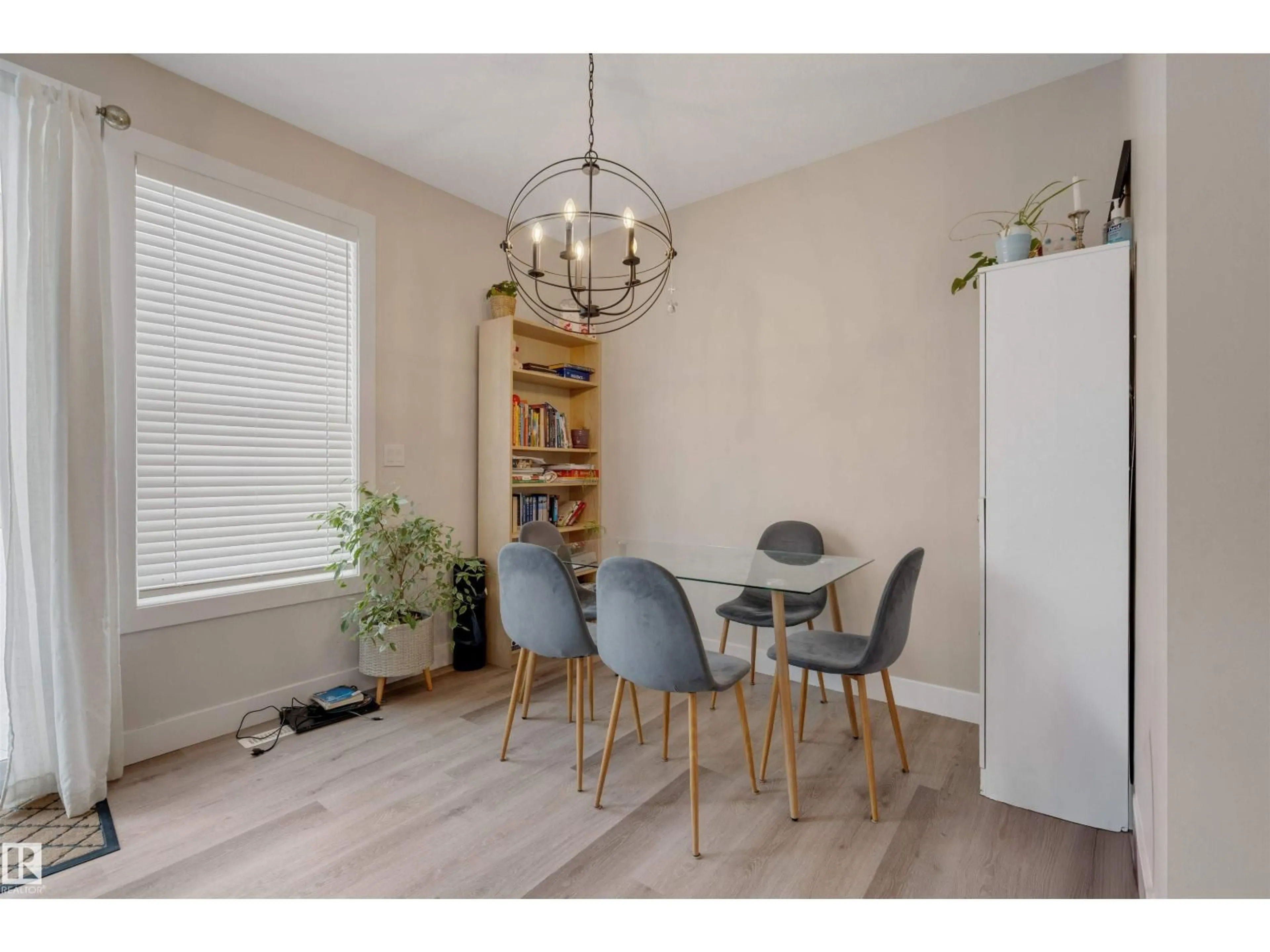 Dining room, wood/laminate floor for 22916 95 AV, Edmonton Alberta T5T7H6