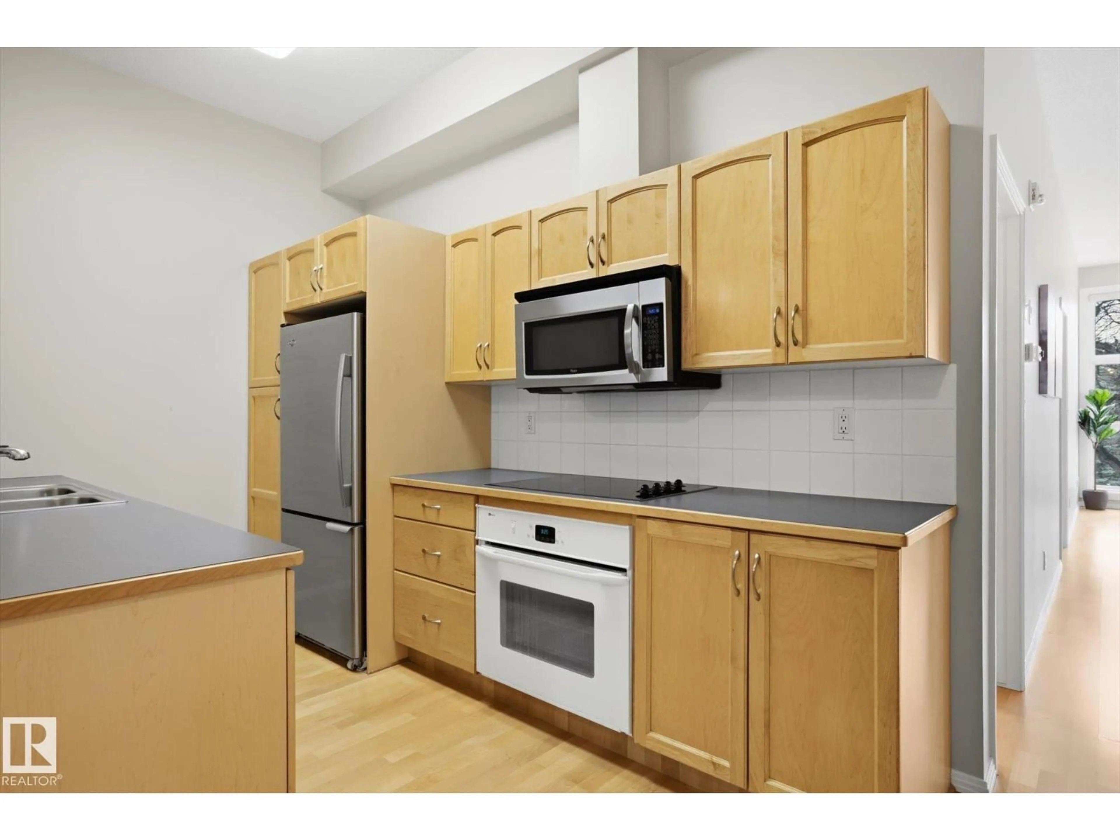 Standard kitchen, unknown for 304 - 8619 111 ST, Edmonton Alberta T6G2W1