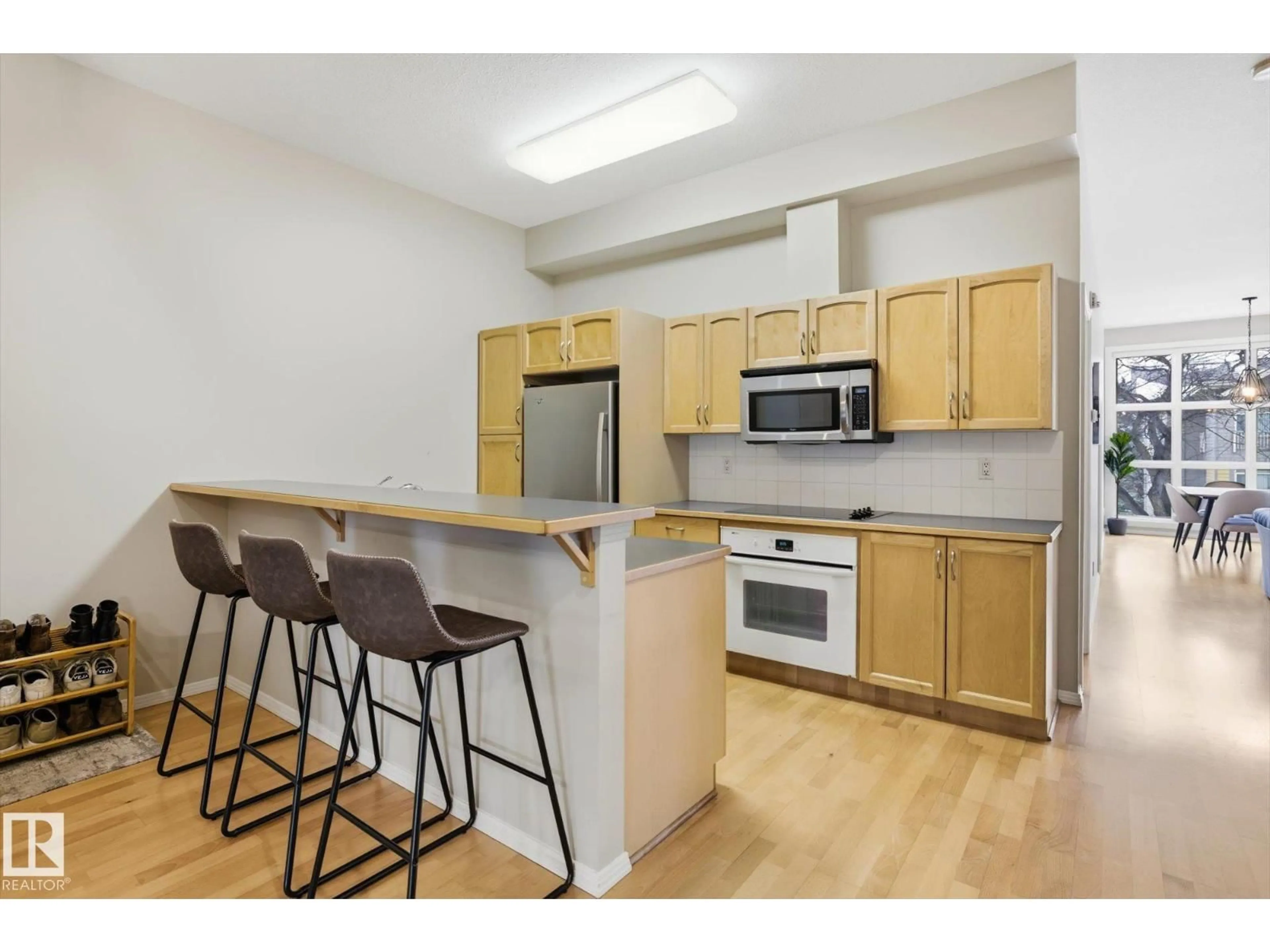 Standard kitchen, unknown for 304 - 8619 111 ST, Edmonton Alberta T6G2W1