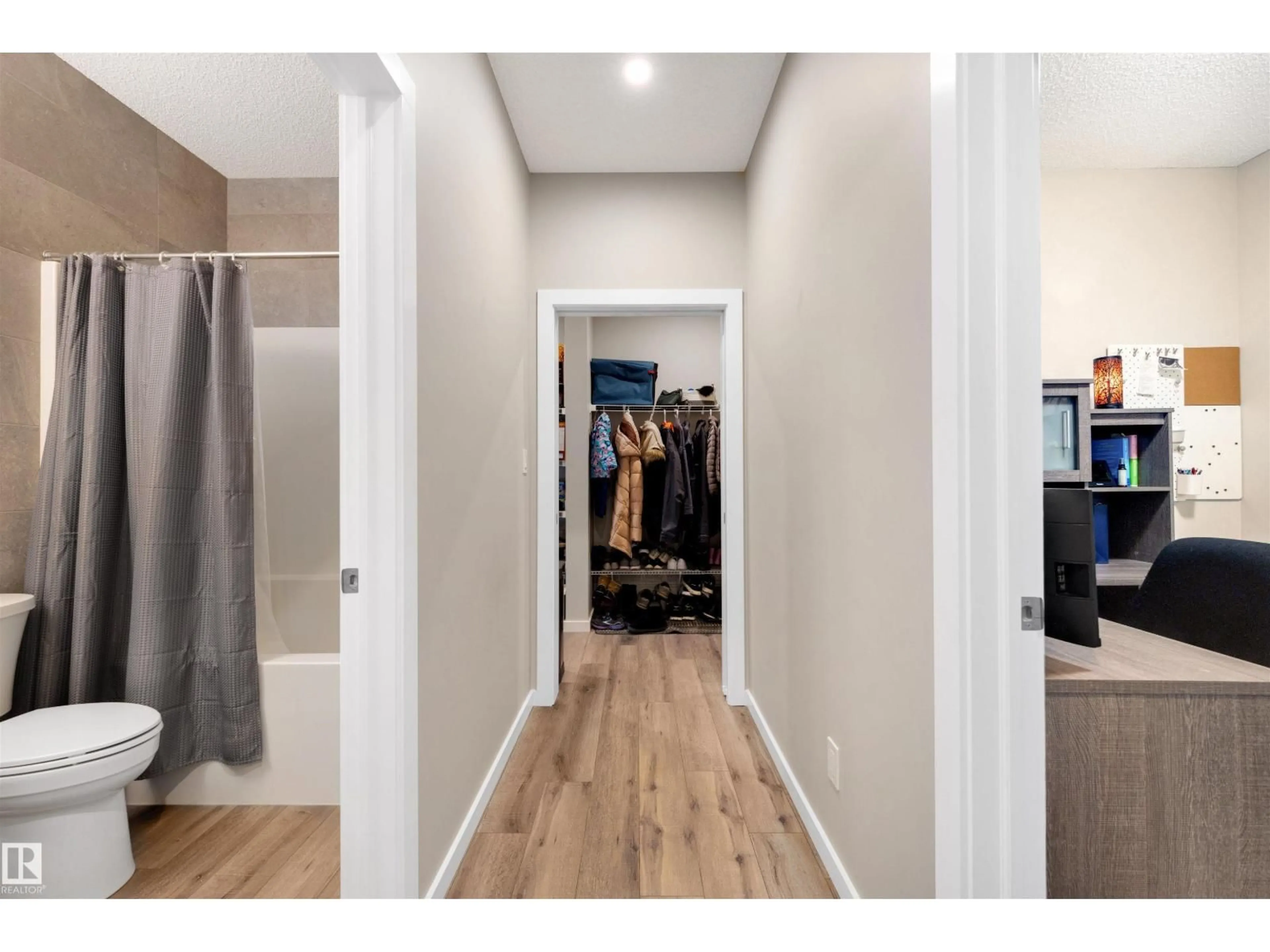 Indoor entryway for 203 LARCH CR, Leduc Alberta T9E1N2