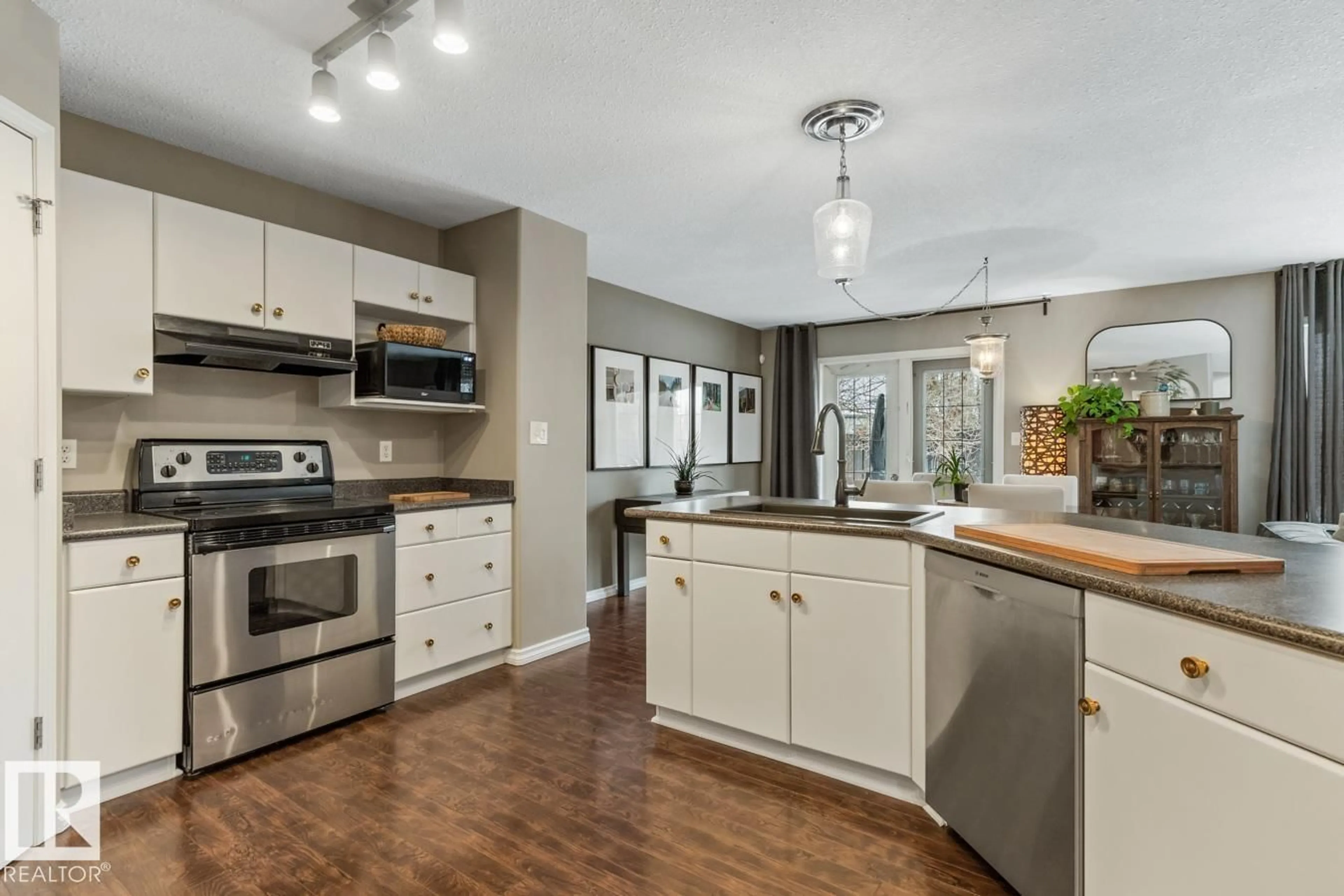 Open concept kitchen, unknown for 422 FOXBORO WY, Sherwood Park Alberta T8A6K5