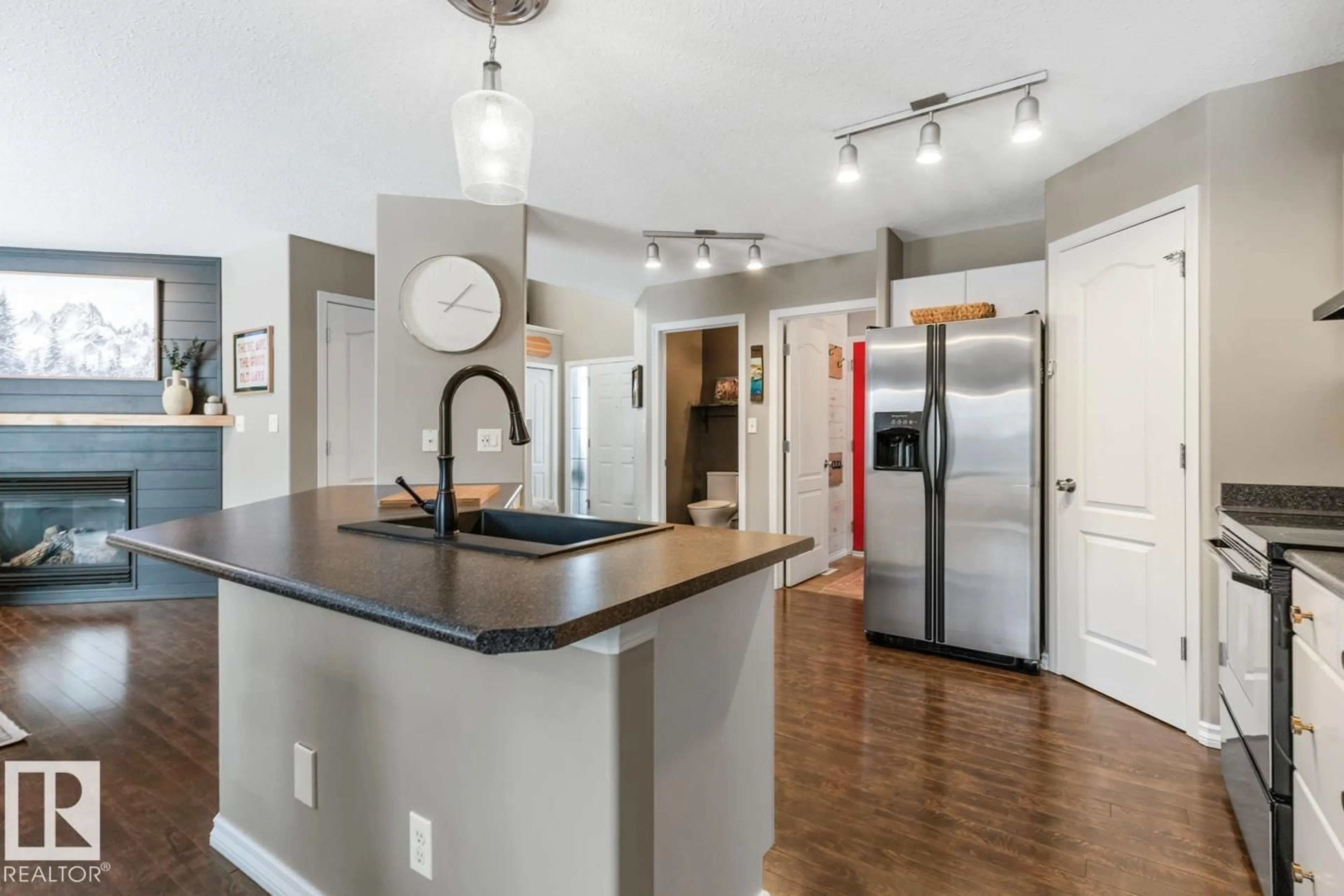 Open concept kitchen, unknown for 422 FOXBORO WY, Sherwood Park Alberta T8A6K5