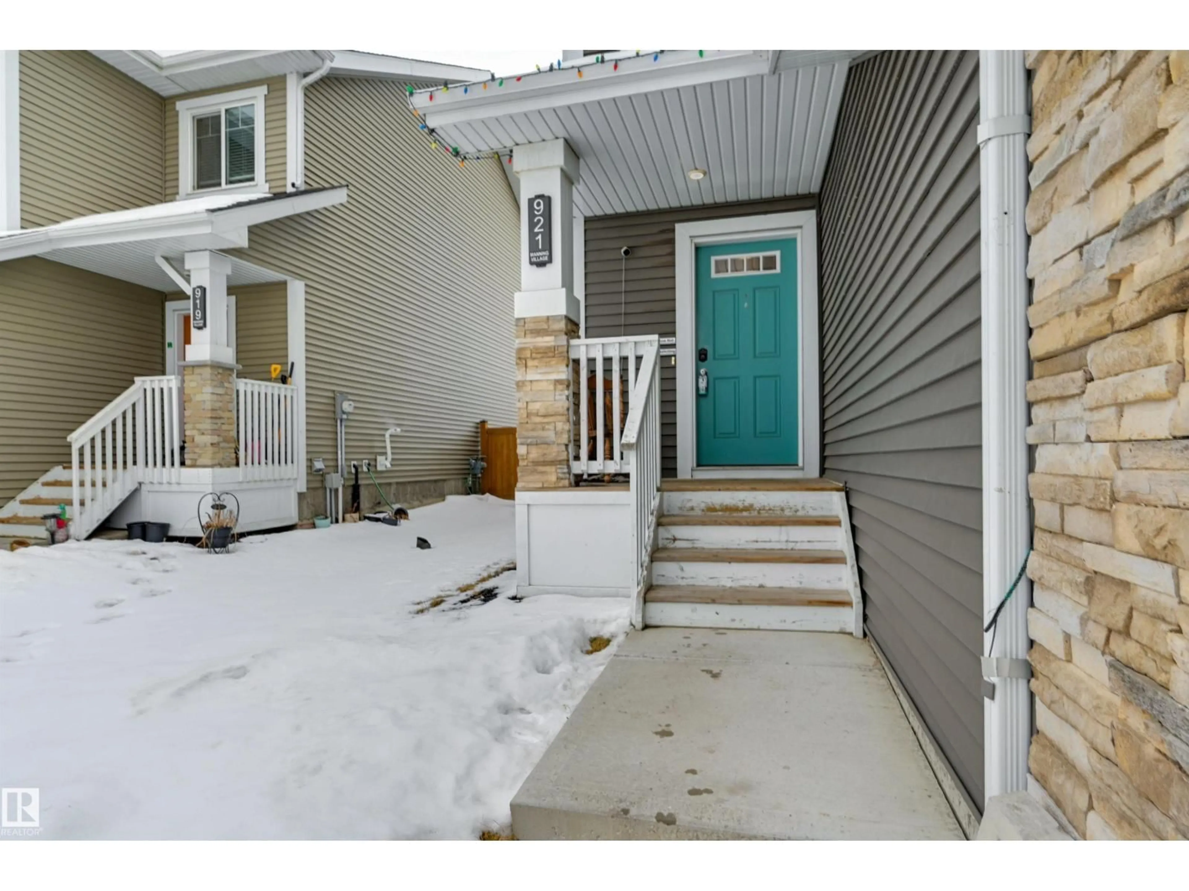 Indoor entryway for 921 EBBERS CR, Edmonton Alberta T5Y3V1