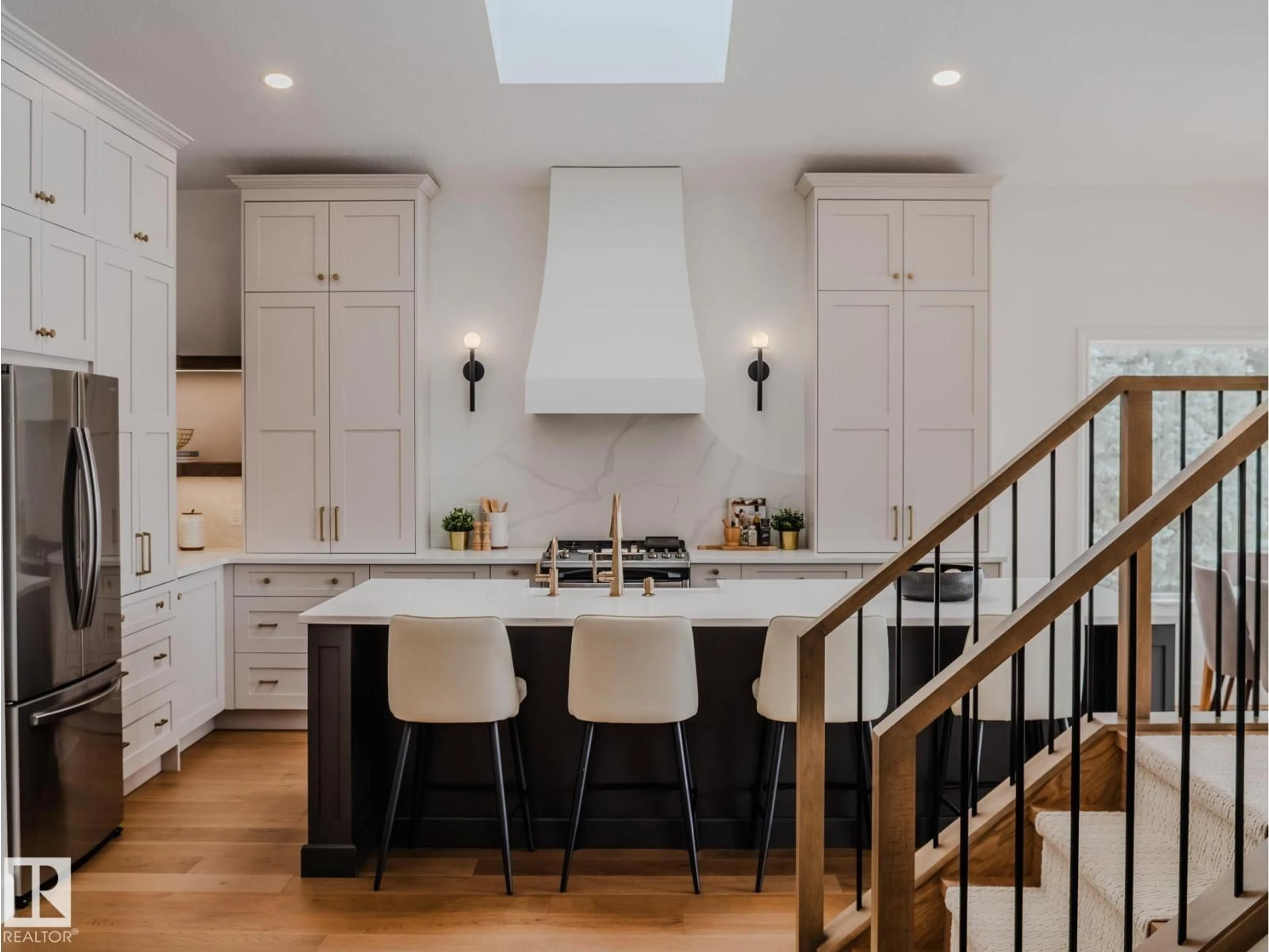 Contemporary kitchen, unknown for 614 HUNTERS CL, Edmonton Alberta T6R2W2