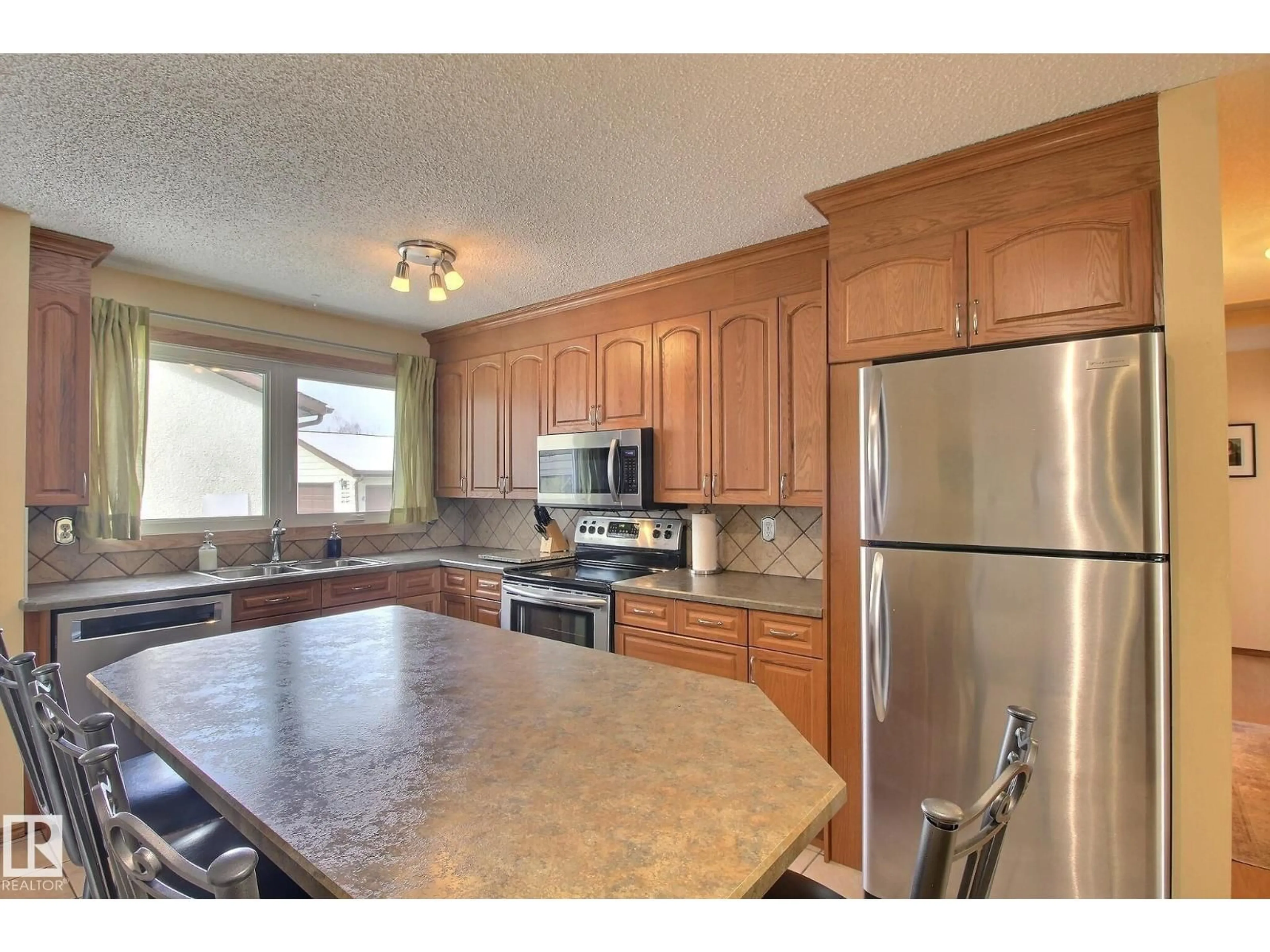Standard kitchen, unknown for 4520 20A AV, Edmonton Alberta T6L2Z5